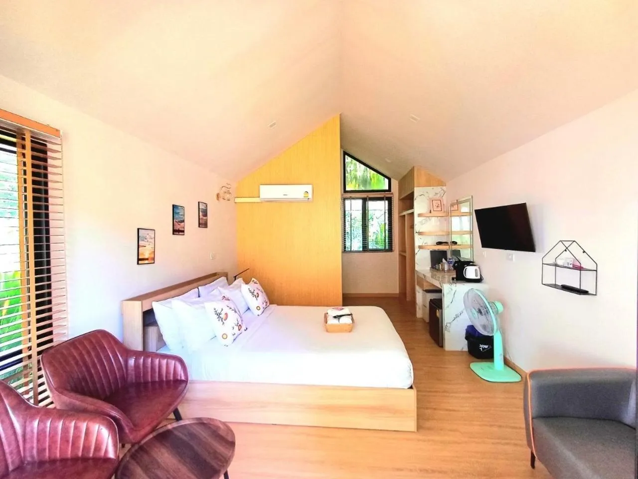 Bed in Lake Hill Resort Kanchanaburi