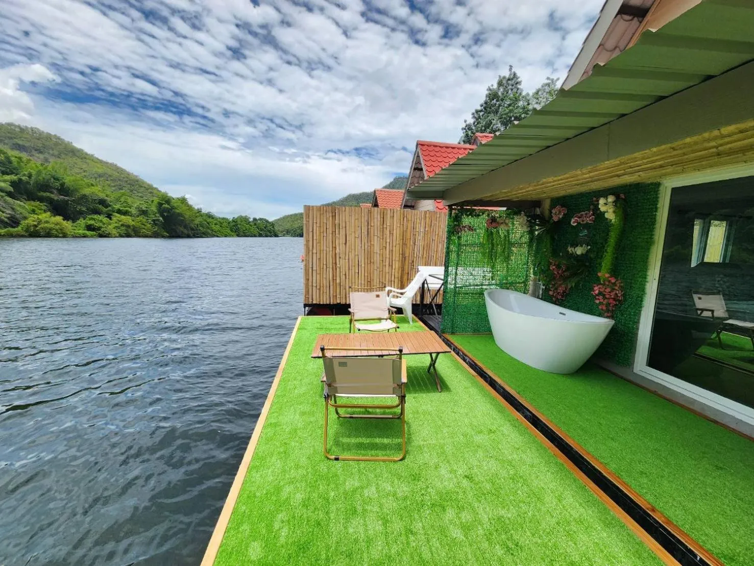Balcony/Terrace in Lake Hill Resort Kanchanaburi
