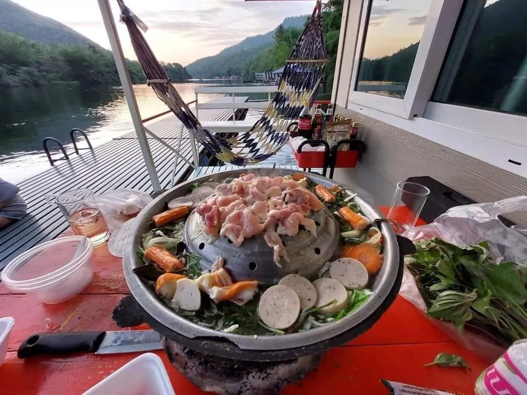 Food and drinks in Lake Hill Resort Kanchanaburi