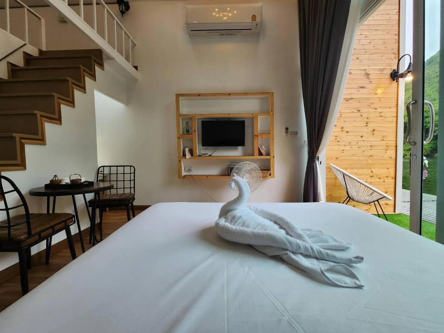 Bedroom, Bed in Lake Hill Resort Kanchanaburi