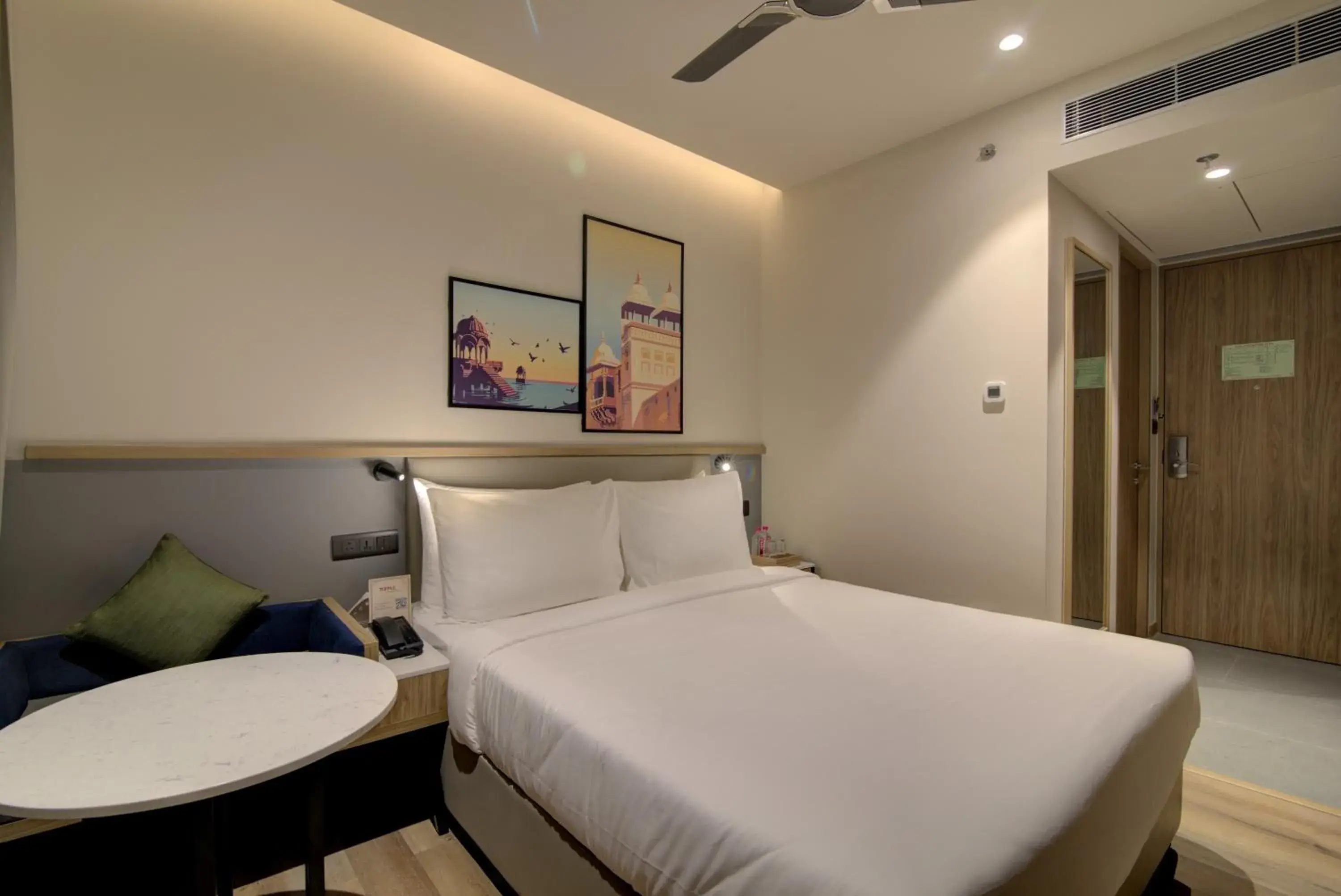 Deluxe Queen Room - single occupancy in 7 Apple Hotel Pratap Nagar, Jaipur Deluxe Queen Room - single occupancy in 7 Apple Hotel Pratap Nagar, Jaipur