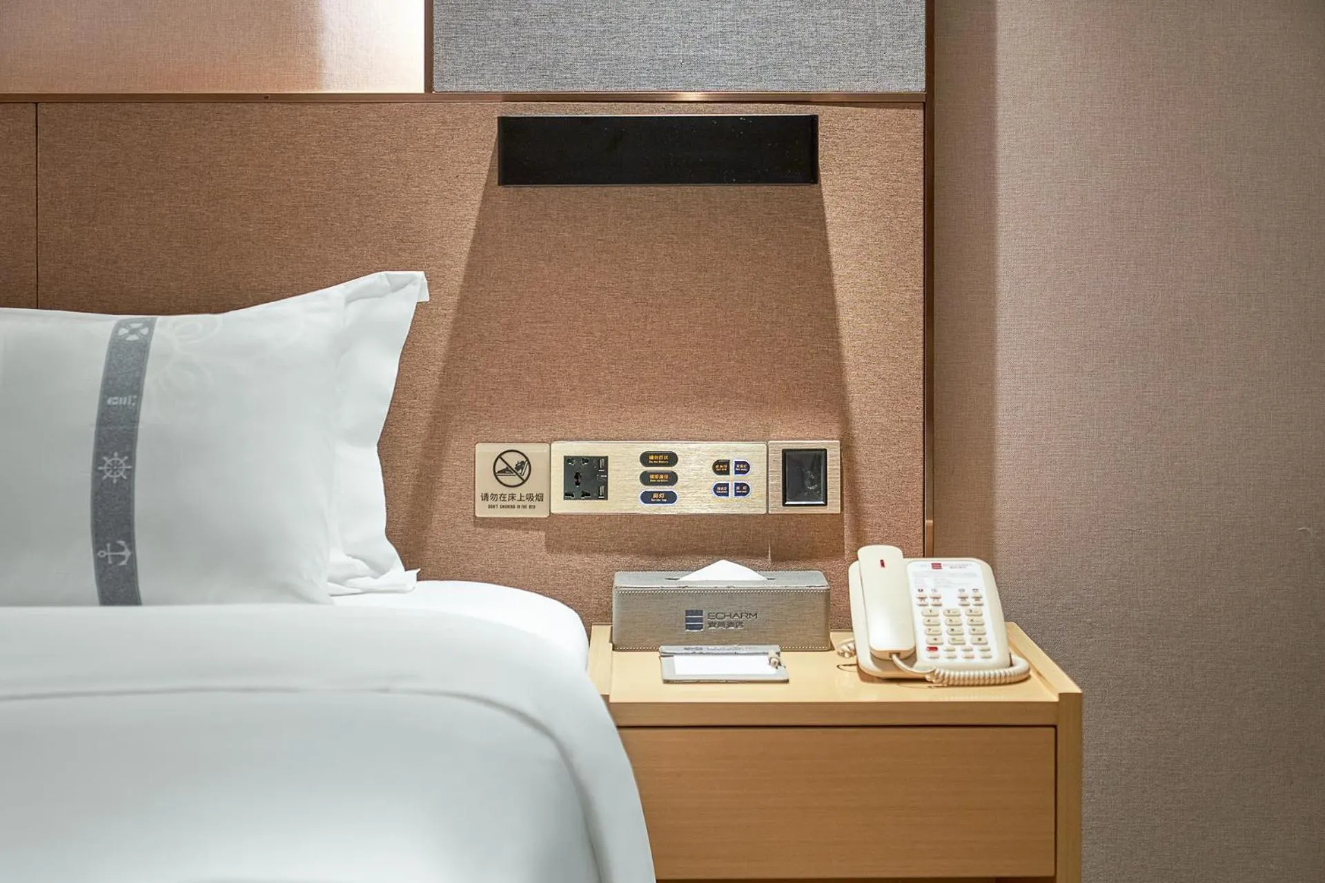 Bed in Yishang Hotel - Guangzhou Railway Station Yuexiu Park Subway Station