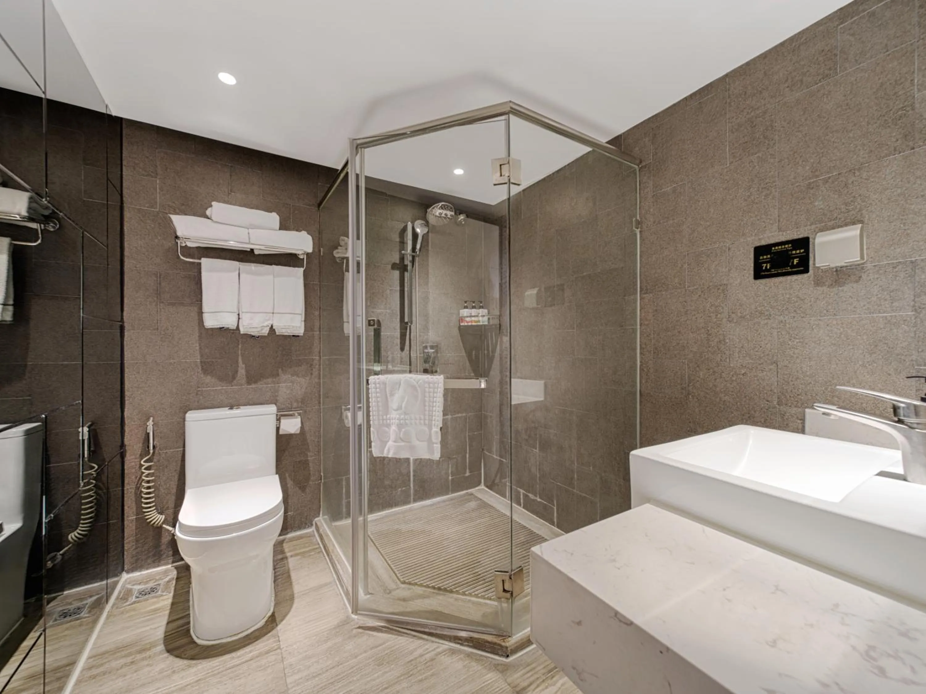 Shower in Yishang Hotel - Guangzhou Railway Station Yuexiu Park Subway Station