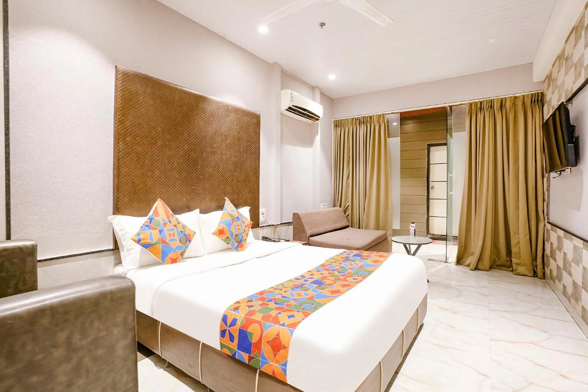 Bed in FabHotel Prime Welcome Palace - Inside Chandni Chowk Complex