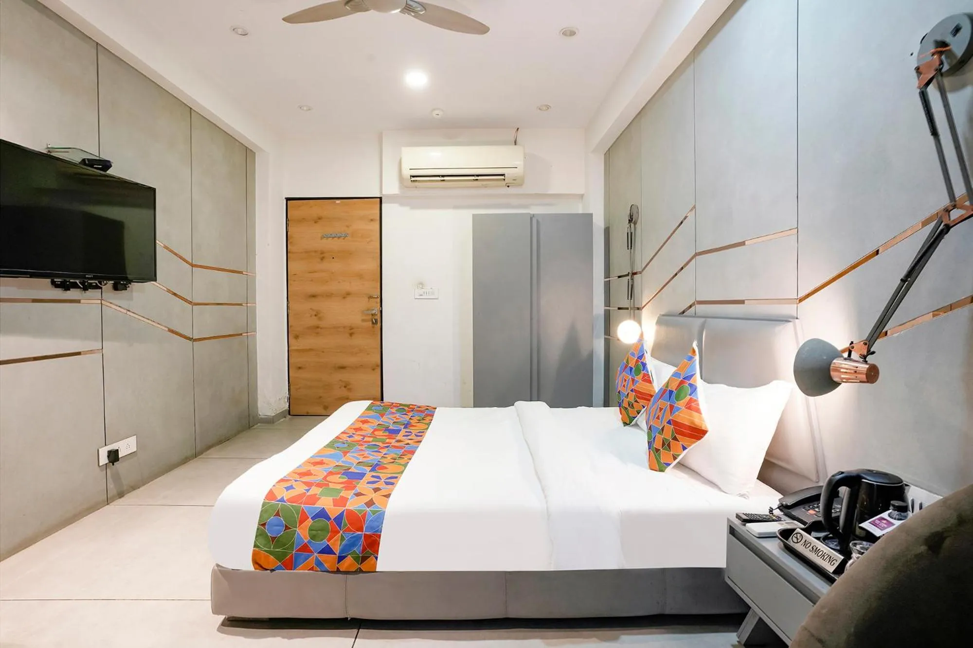 Bed in FabHotel Prime Welcome Palace - Inside Chandni Chowk Complex