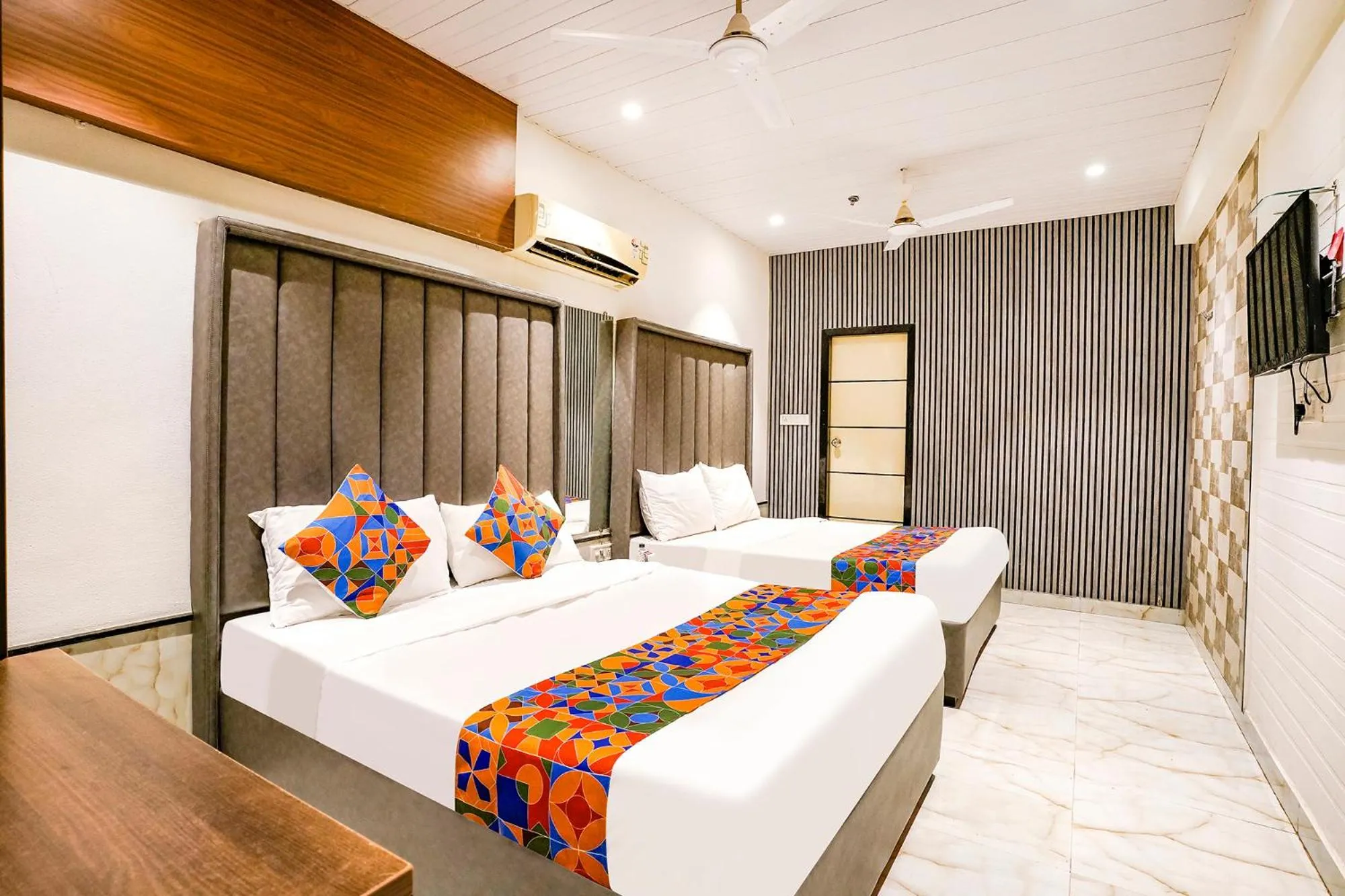 Bed in FabHotel Prime Welcome Palace - Inside Chandni Chowk Complex