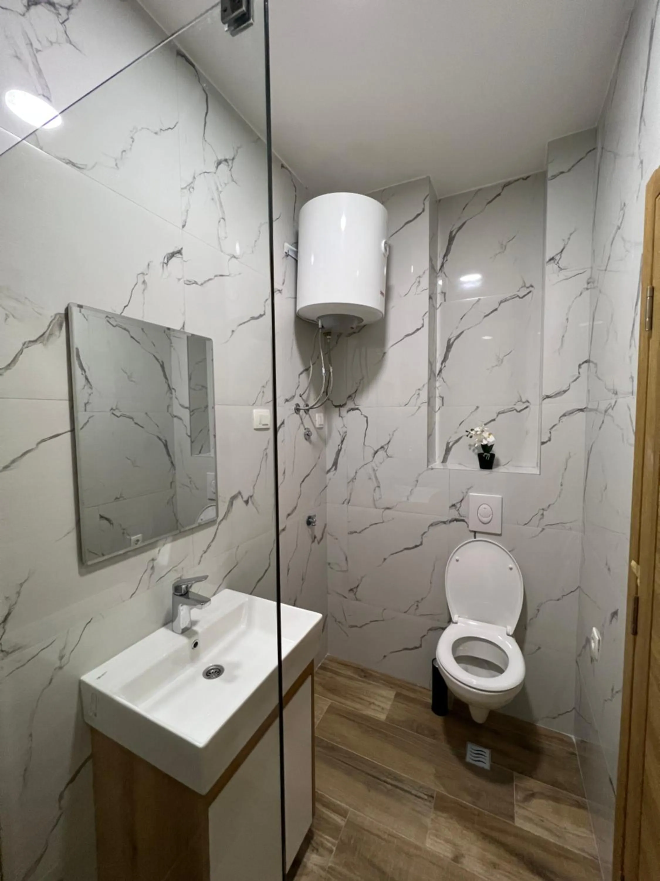 Shower in Pini Apart-hotel