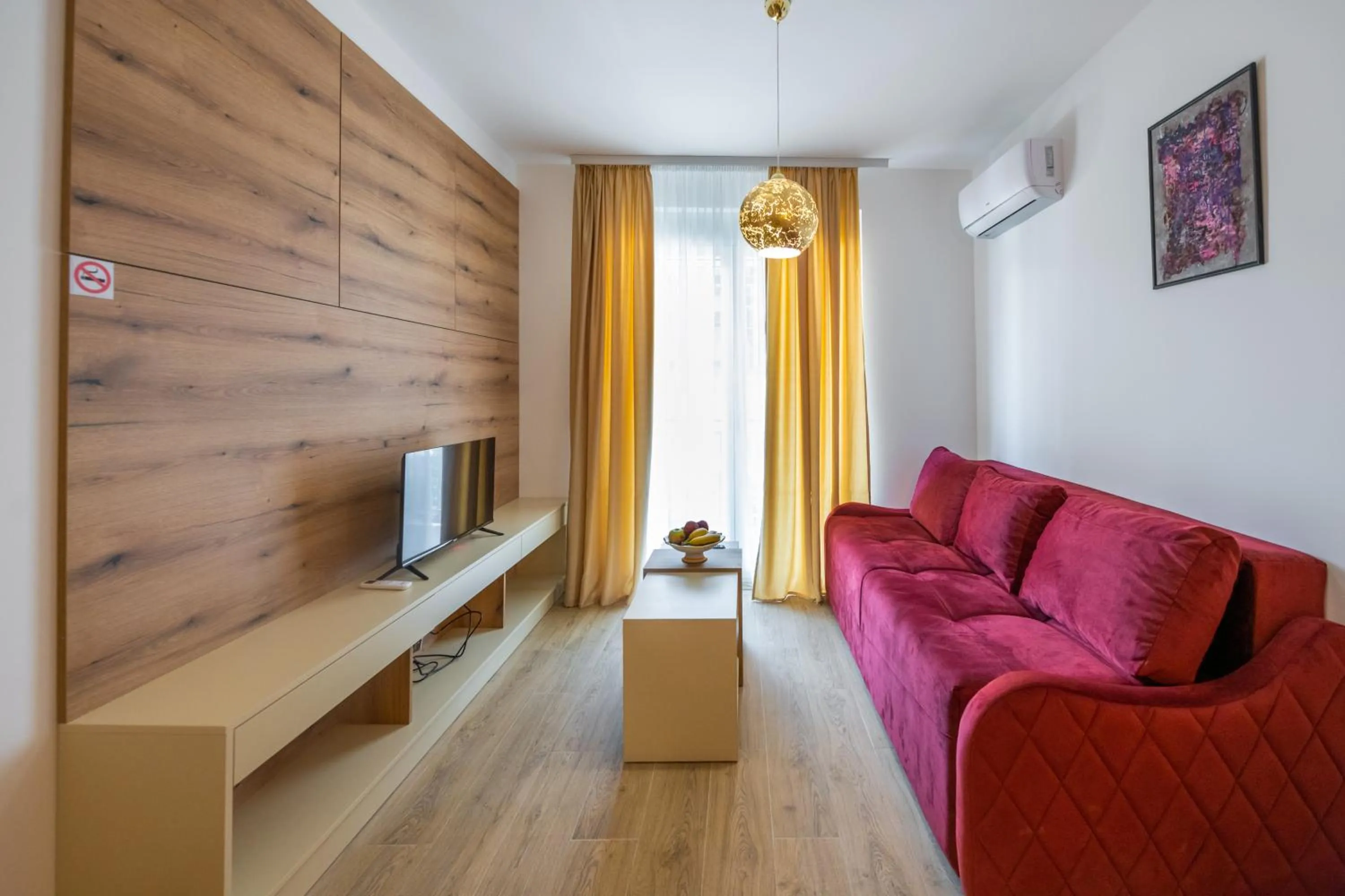 Area and facilities in Pini Apart-hotel