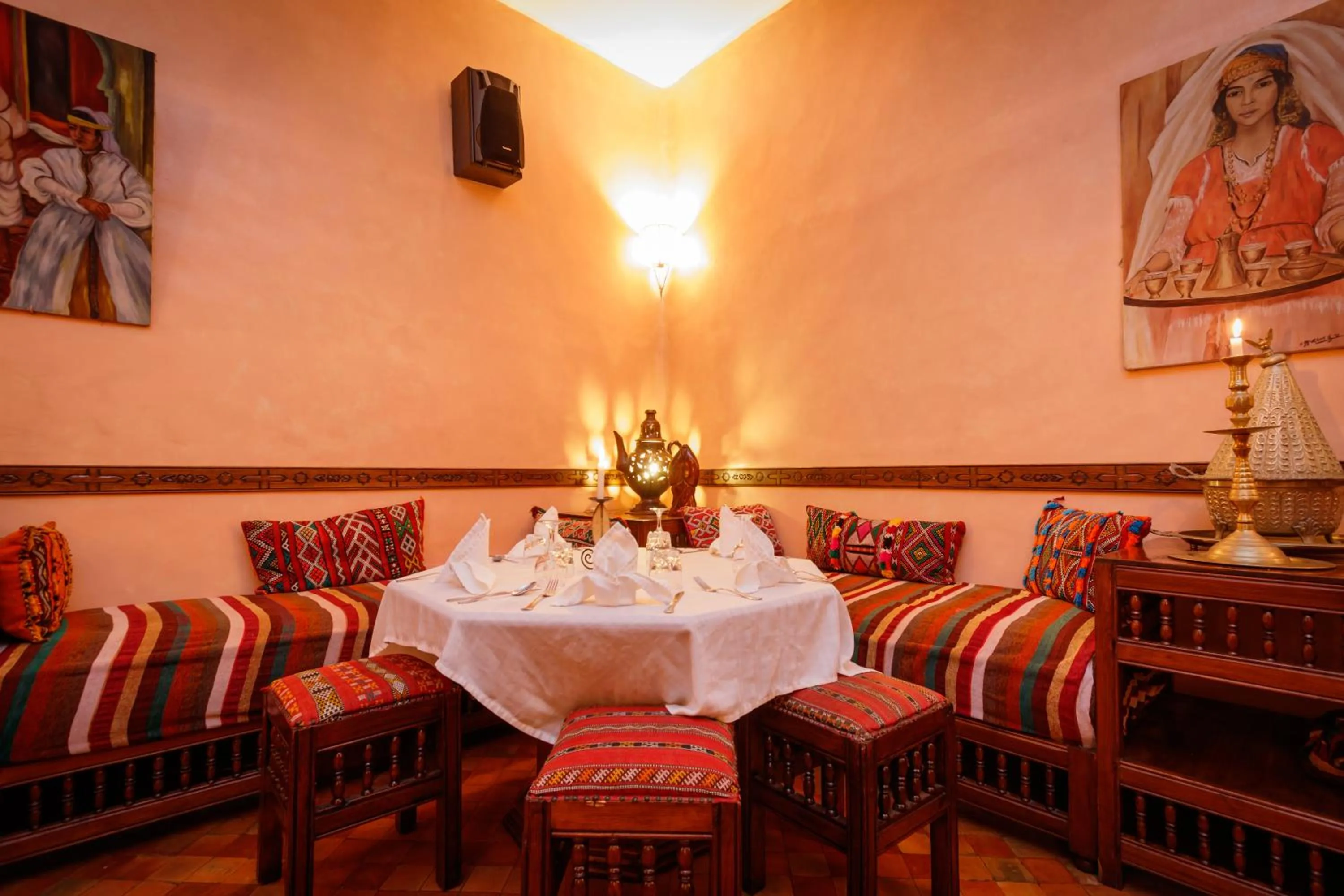 Restaurant/places to eat in Riad Zahra