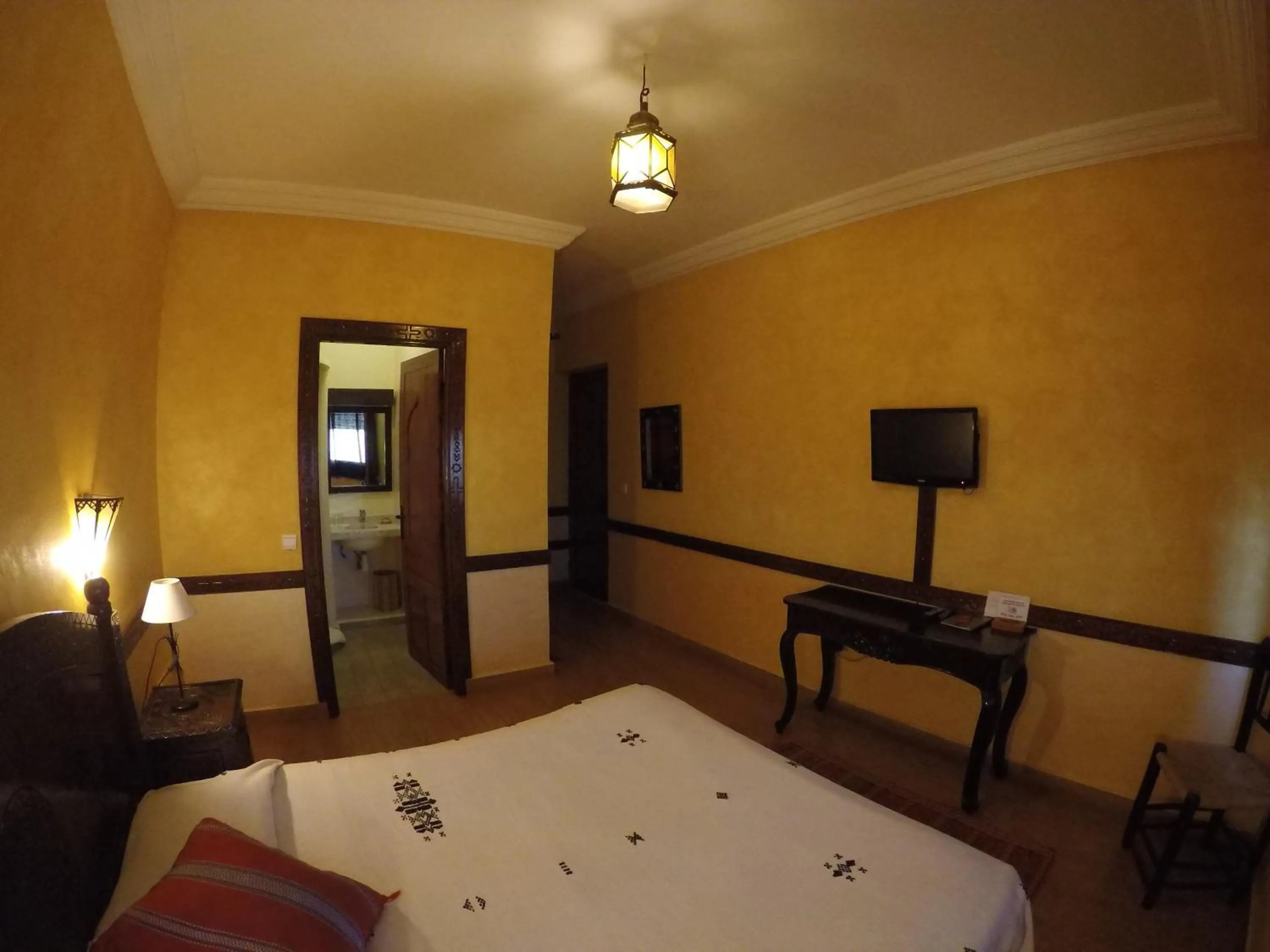 Photo of the whole room, Bed in Riad Zahra