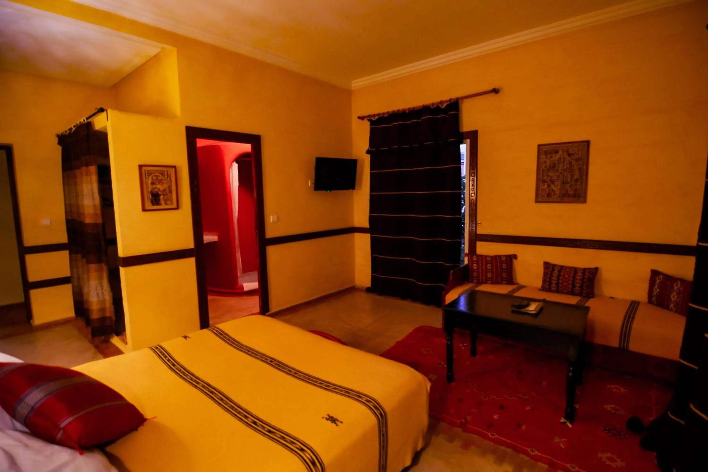Photo of the whole room, Bed in Riad Zahra