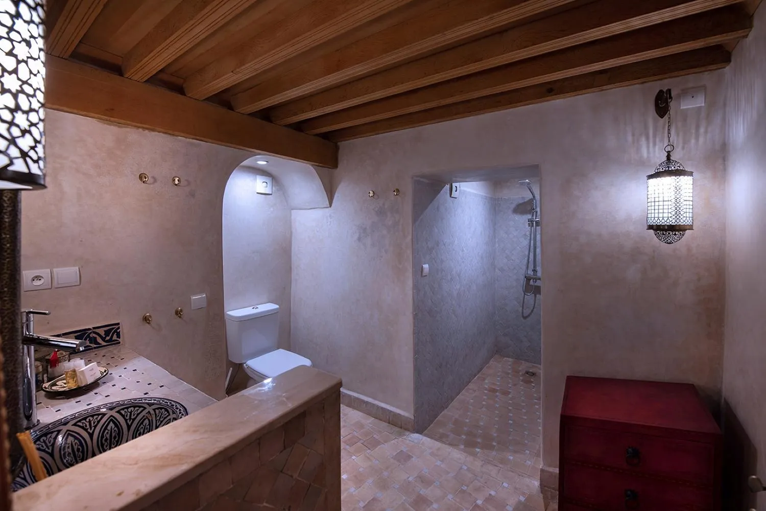 Shower, Bed in Riad Dar Justo Hotel Boutique & Spa