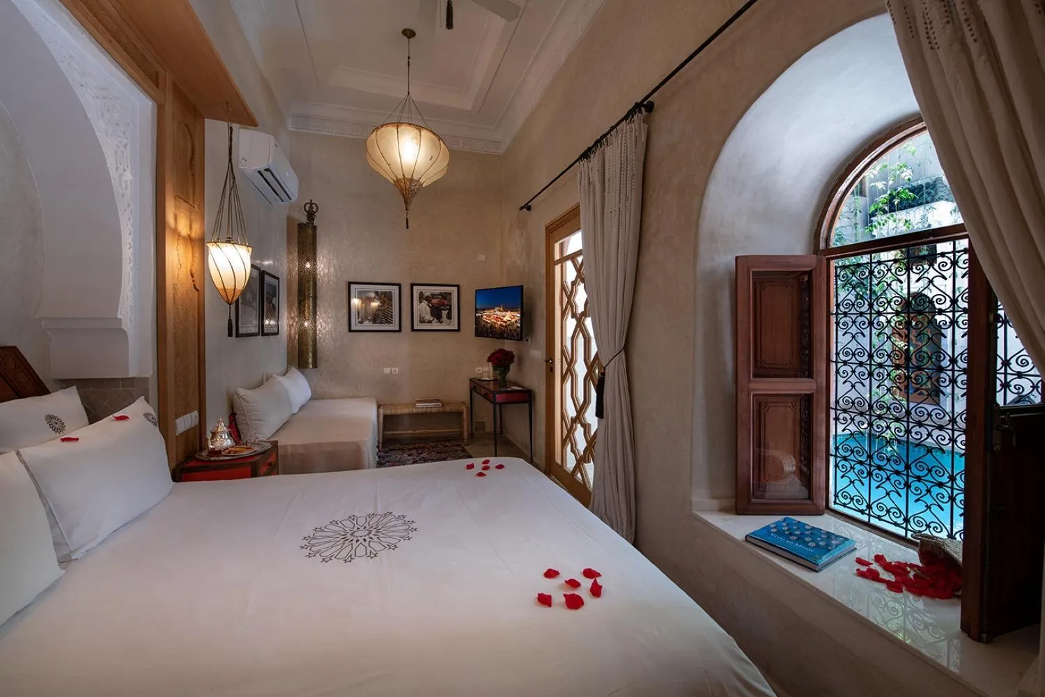 Bed in Riad Dar Justo Hotel Boutique & Spa