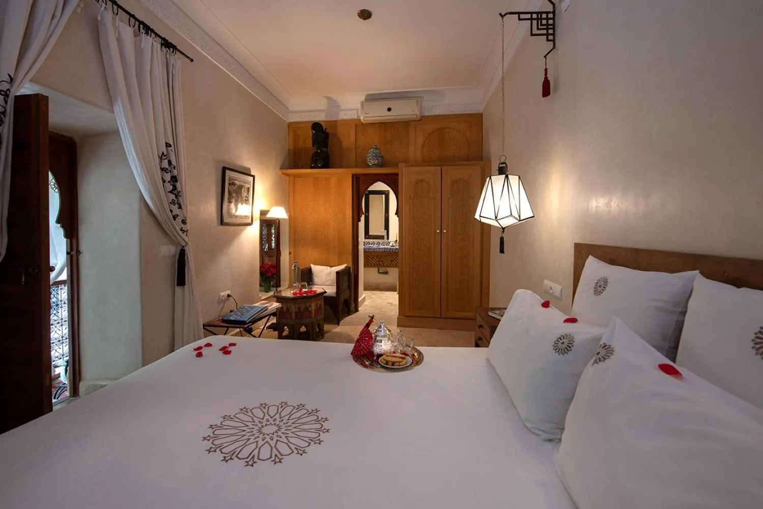Bed in Riad Dar Justo Hotel Boutique & Spa