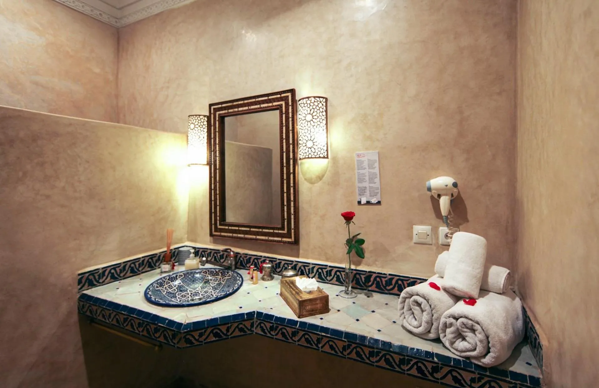 Shower in Riad Dar Justo Hotel Boutique & Spa