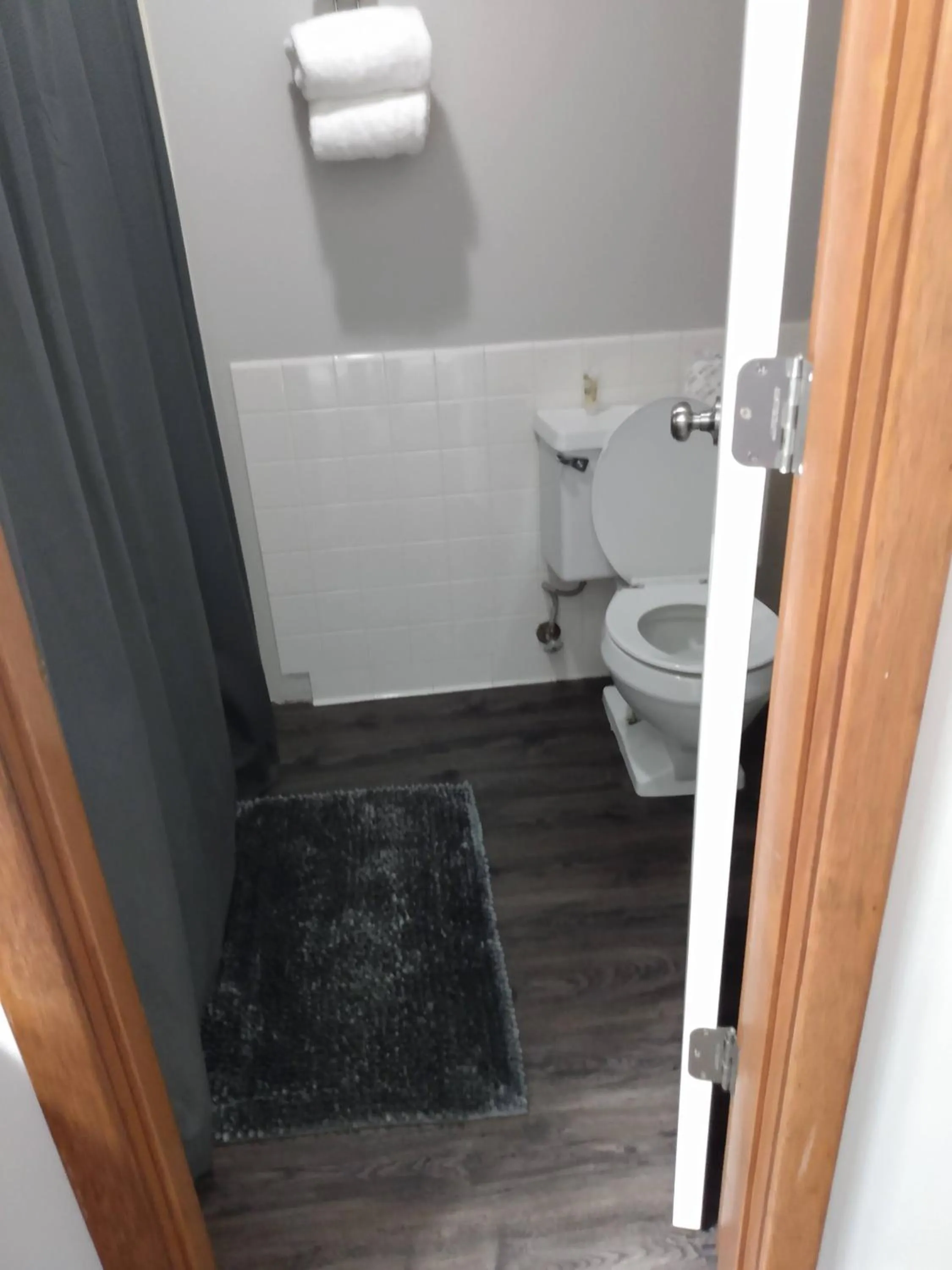 Bathroom in Country Inn of Shelby