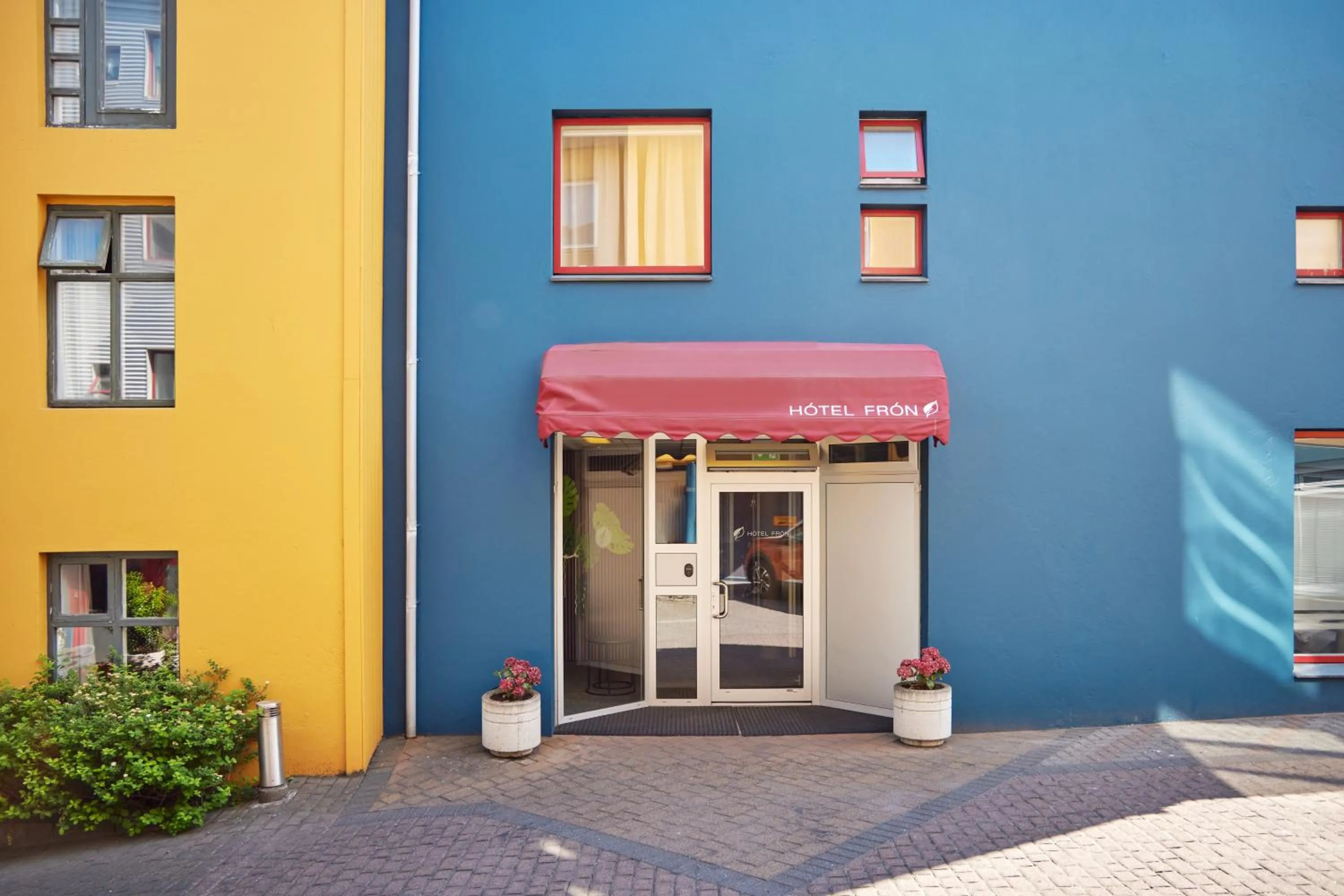 Property building in Hotel Frón