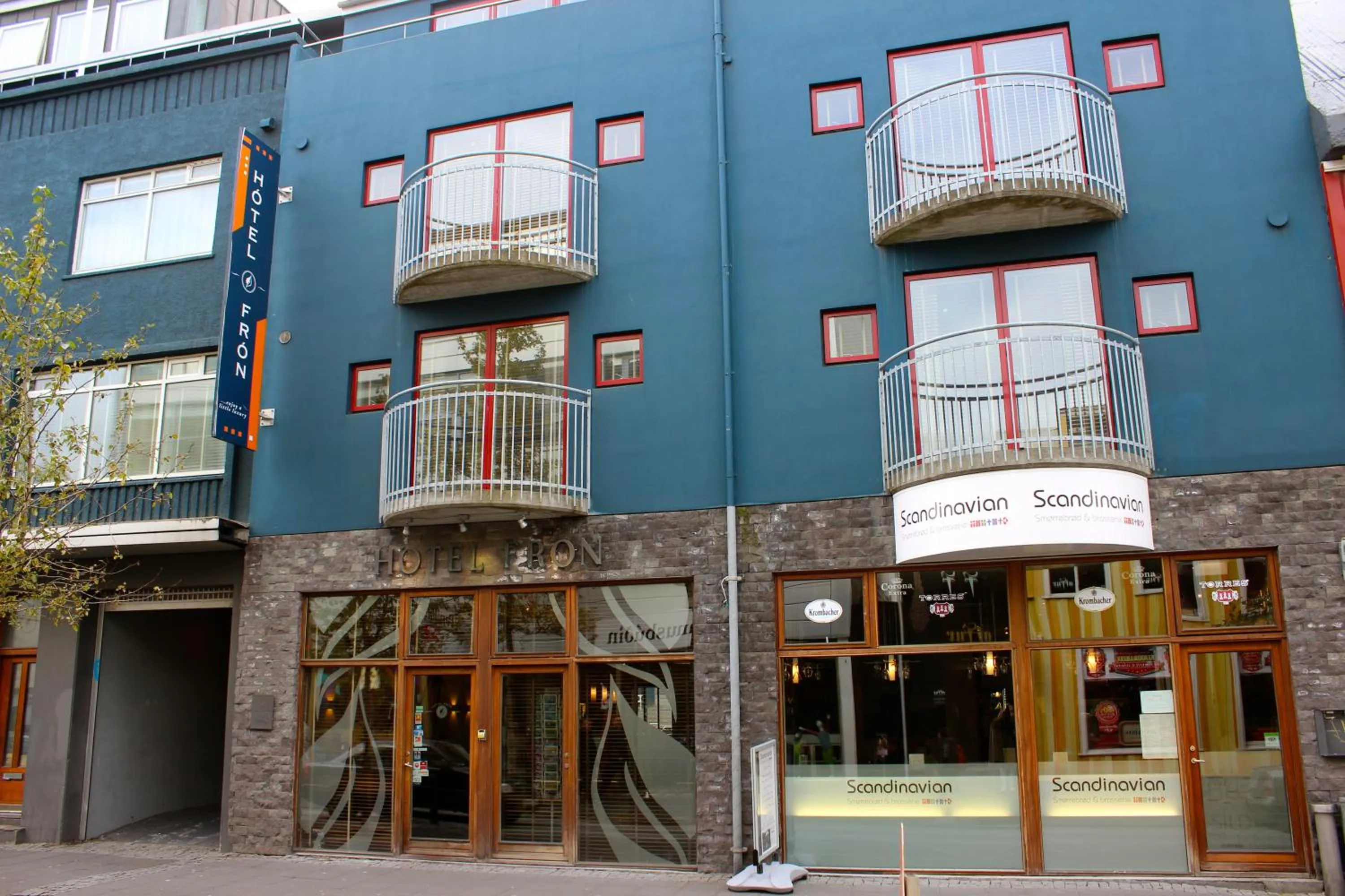 Property building in Hotel Frón