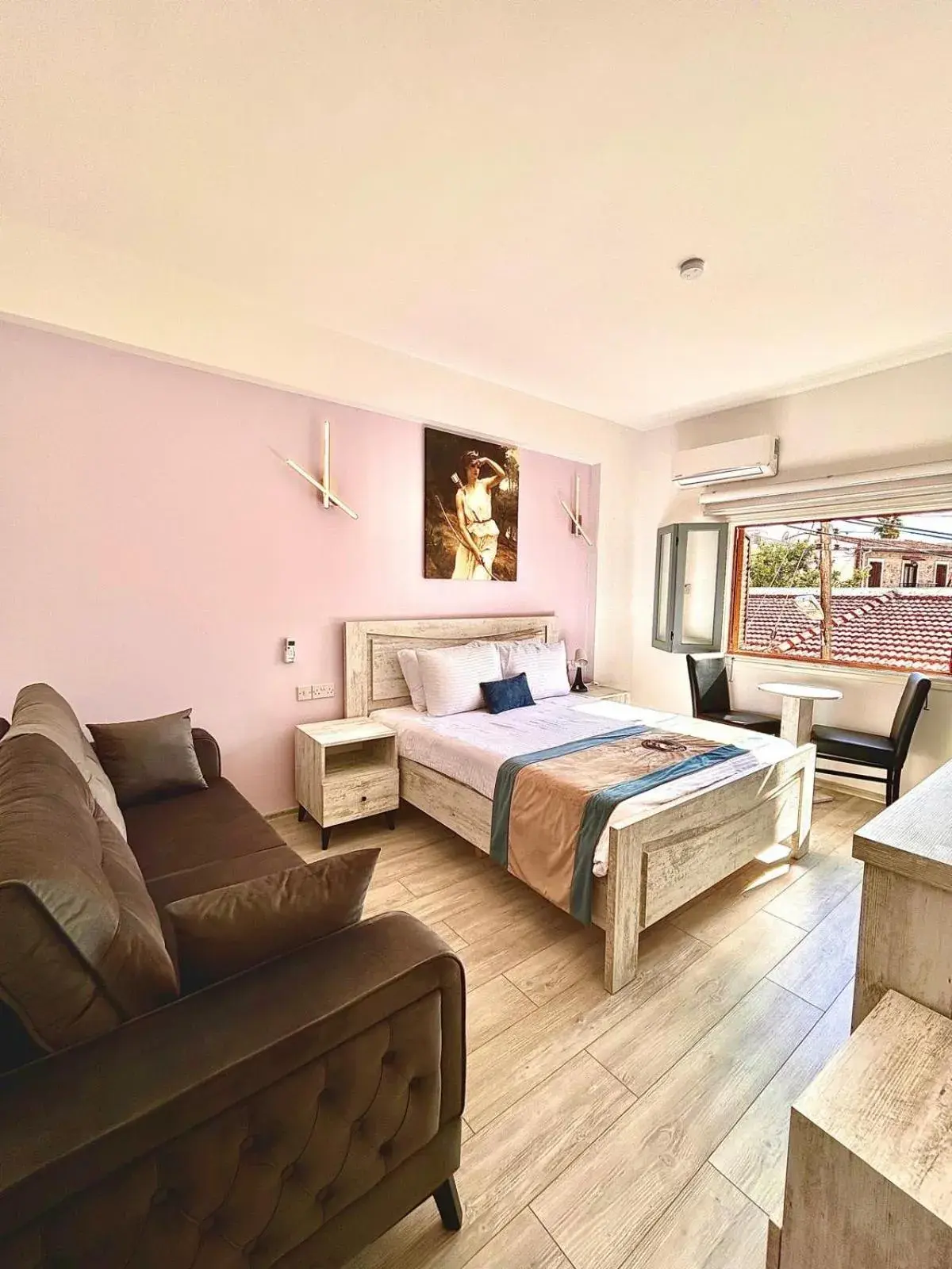 Deluxe Double Room - single occupancy in Royal Goddess Guest House, Walled City Deluxe Double Room - single occupancy in Royal Goddess Guest House, Walled City