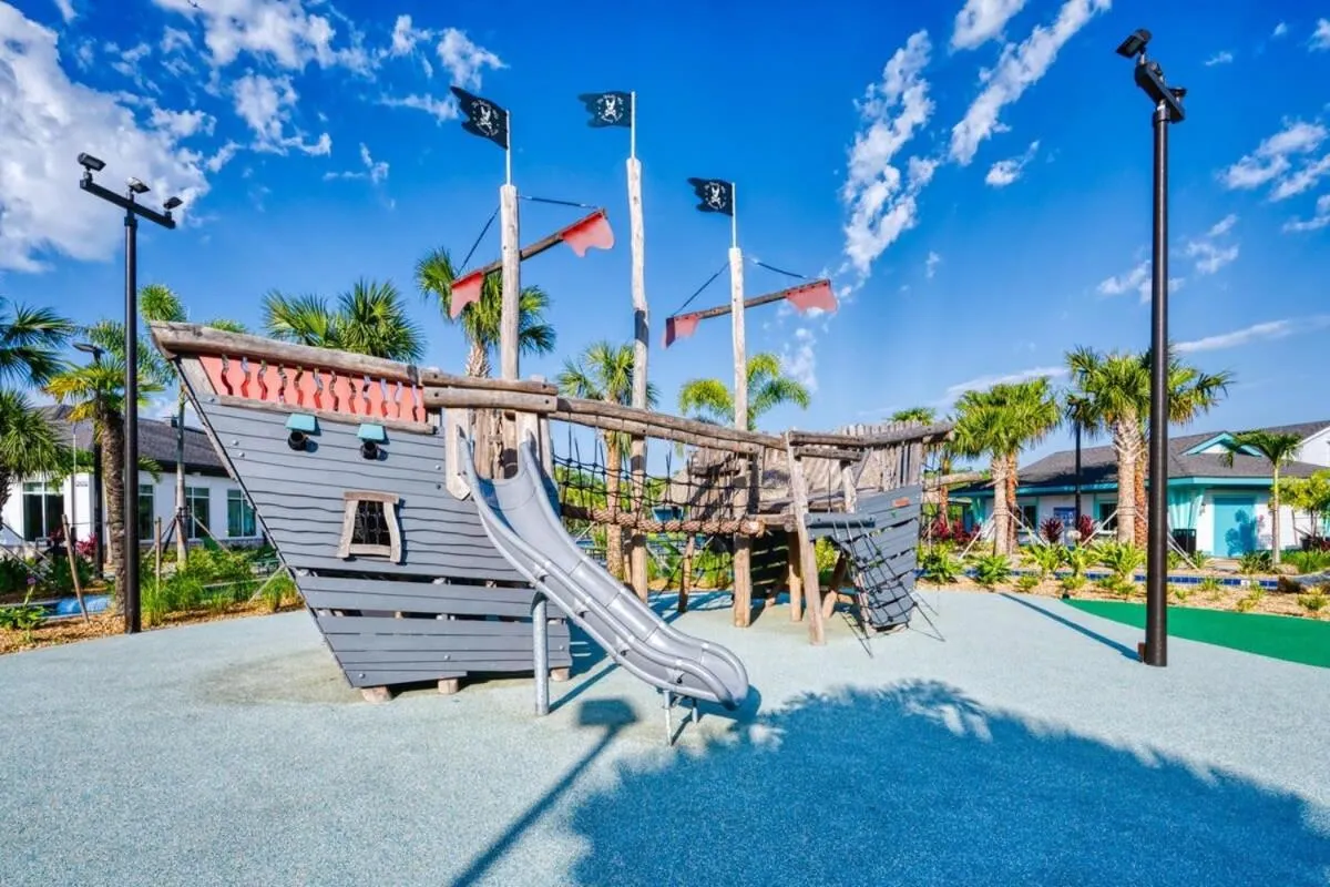 Brand New Corner Lot Pond View Vacation Home