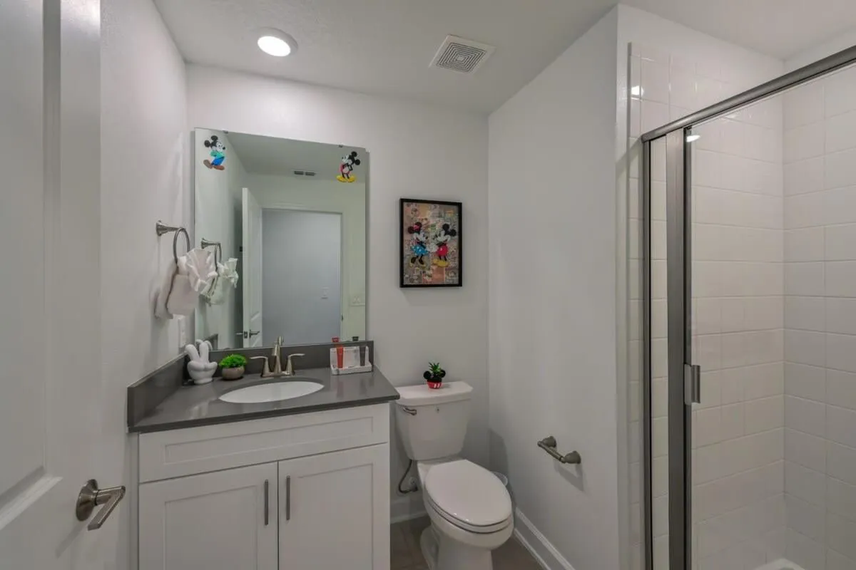 Brand New Corner Lot Pond View Vacation Home