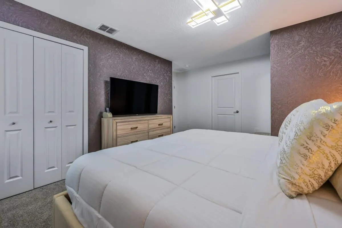 Bed in Brand New Corner Lot Pond View Vacation Home