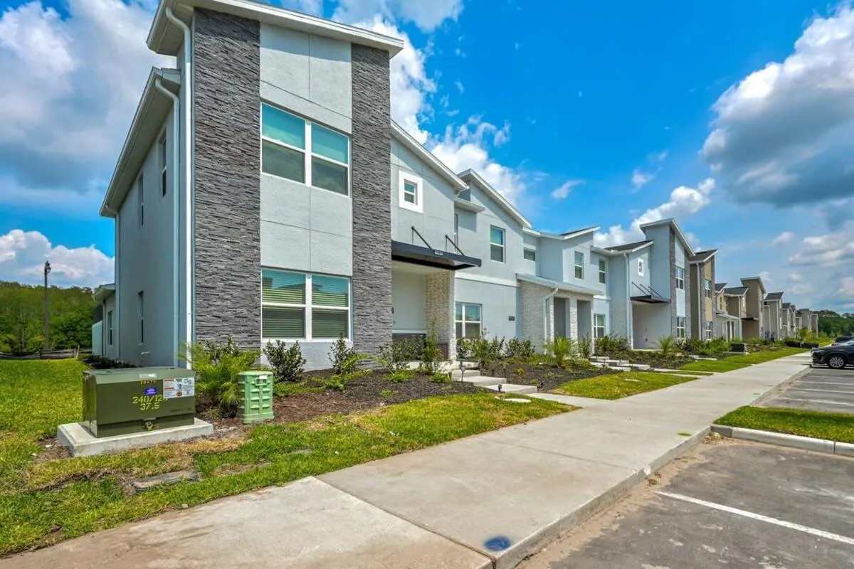 Brand New Corner Lot Pond View Vacation Home