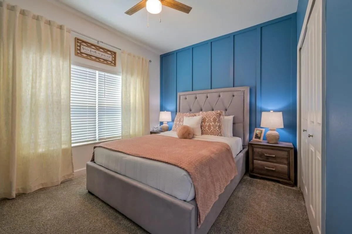 Bed in Brand New Corner Lot Pond View Vacation Home