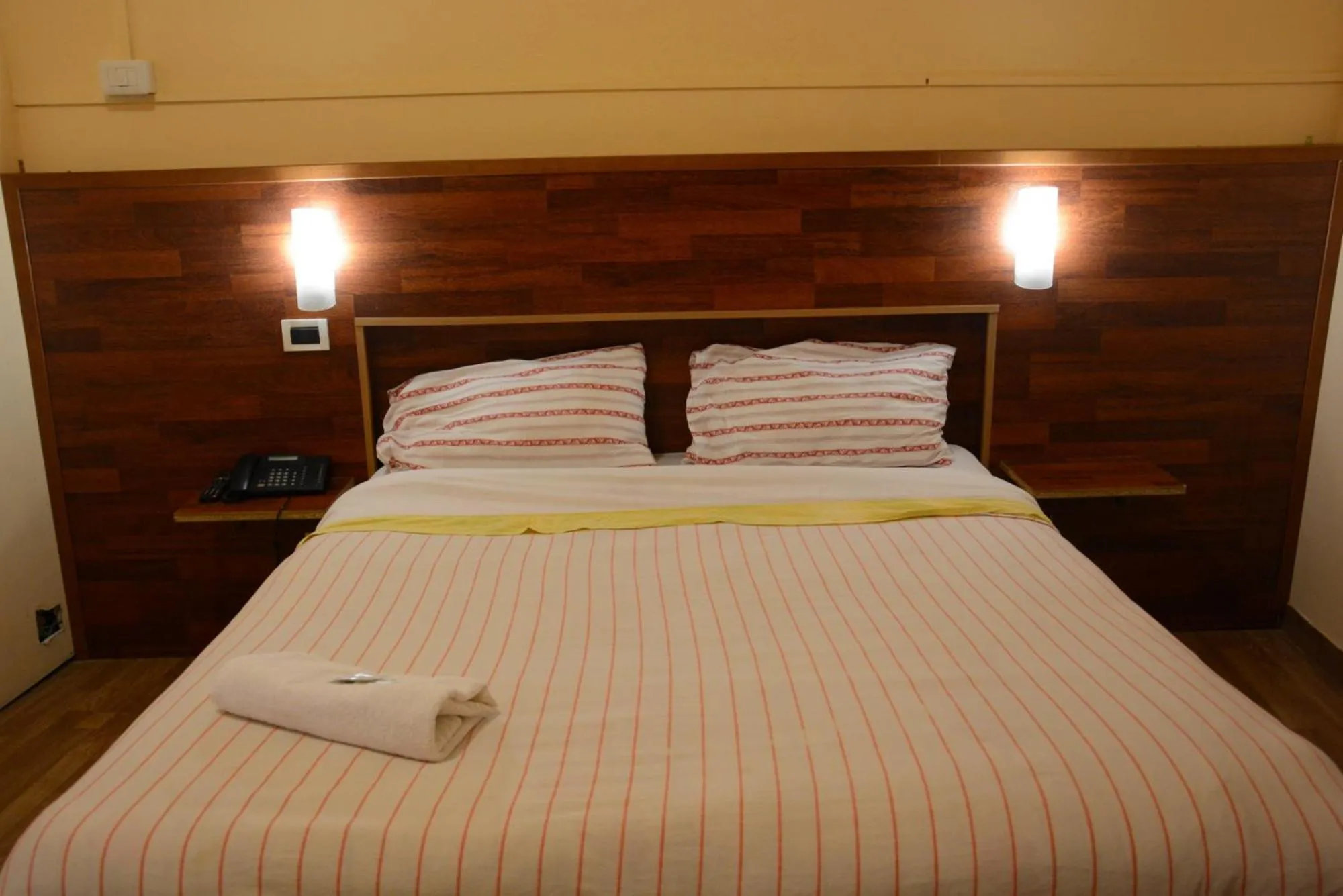 Bed in Albergo Royal Genova