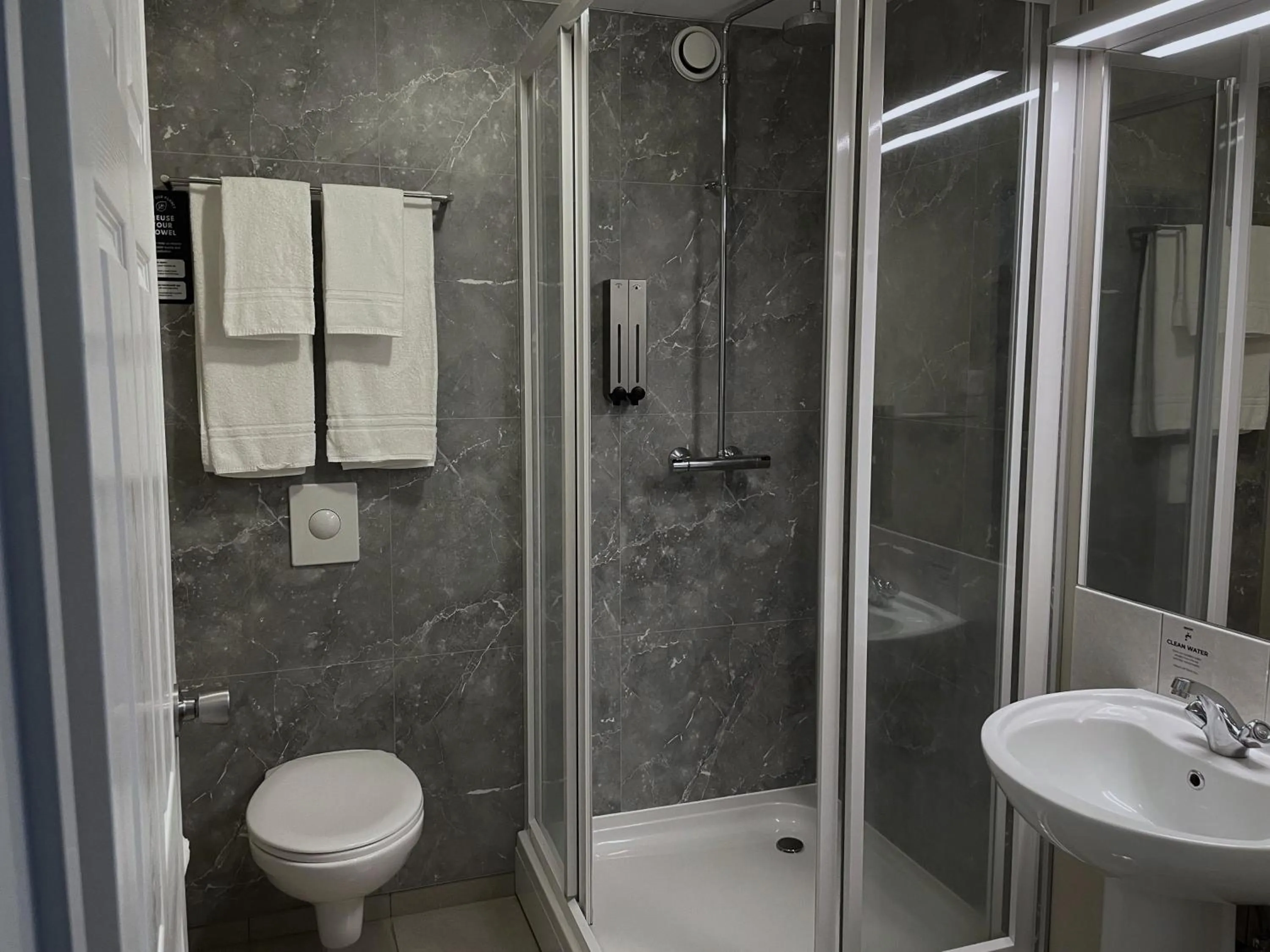 Shower in Hotel Hvolsvollur - Central South Iceland