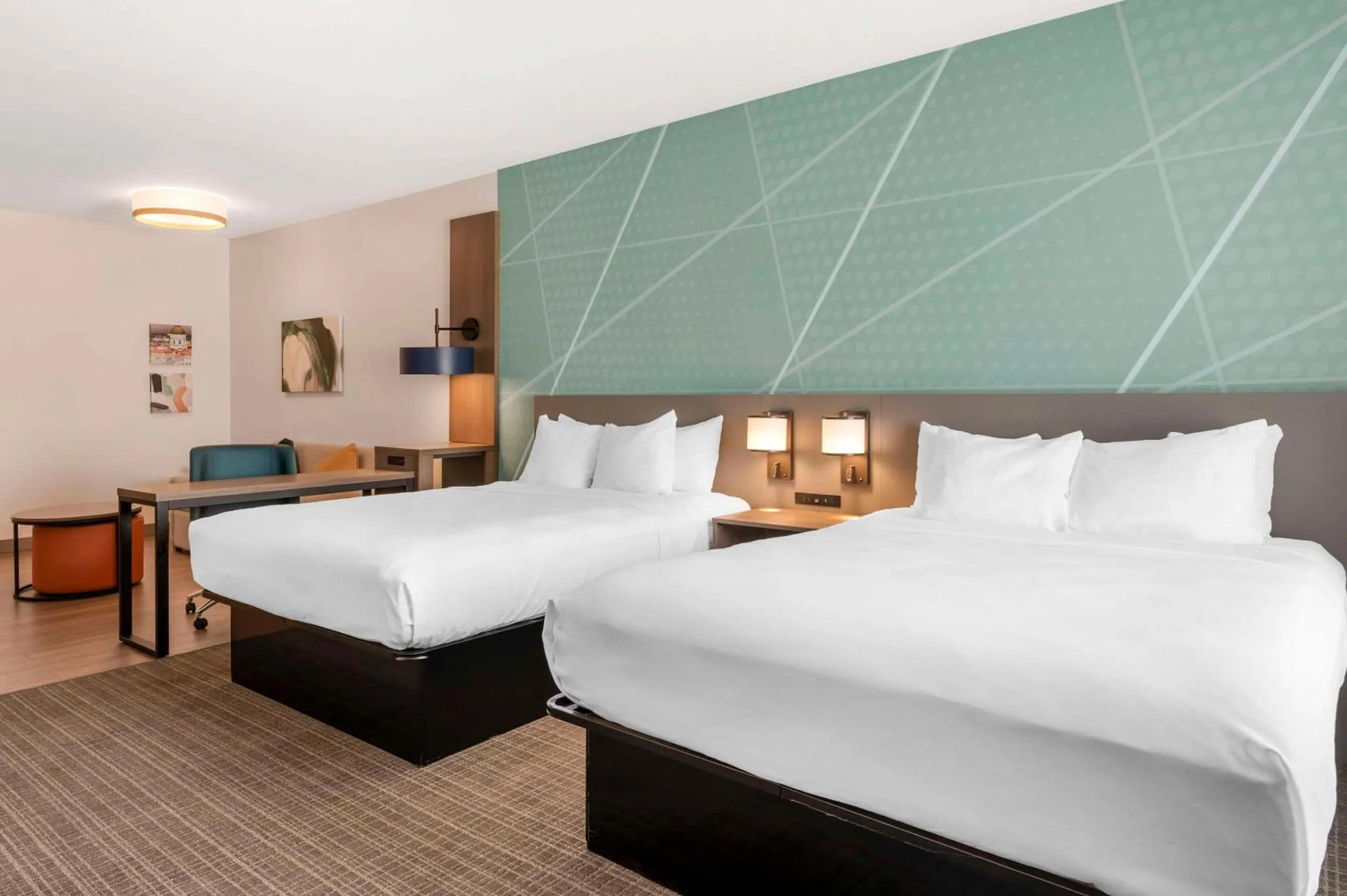 Bedroom, Bed in Comfort Suites