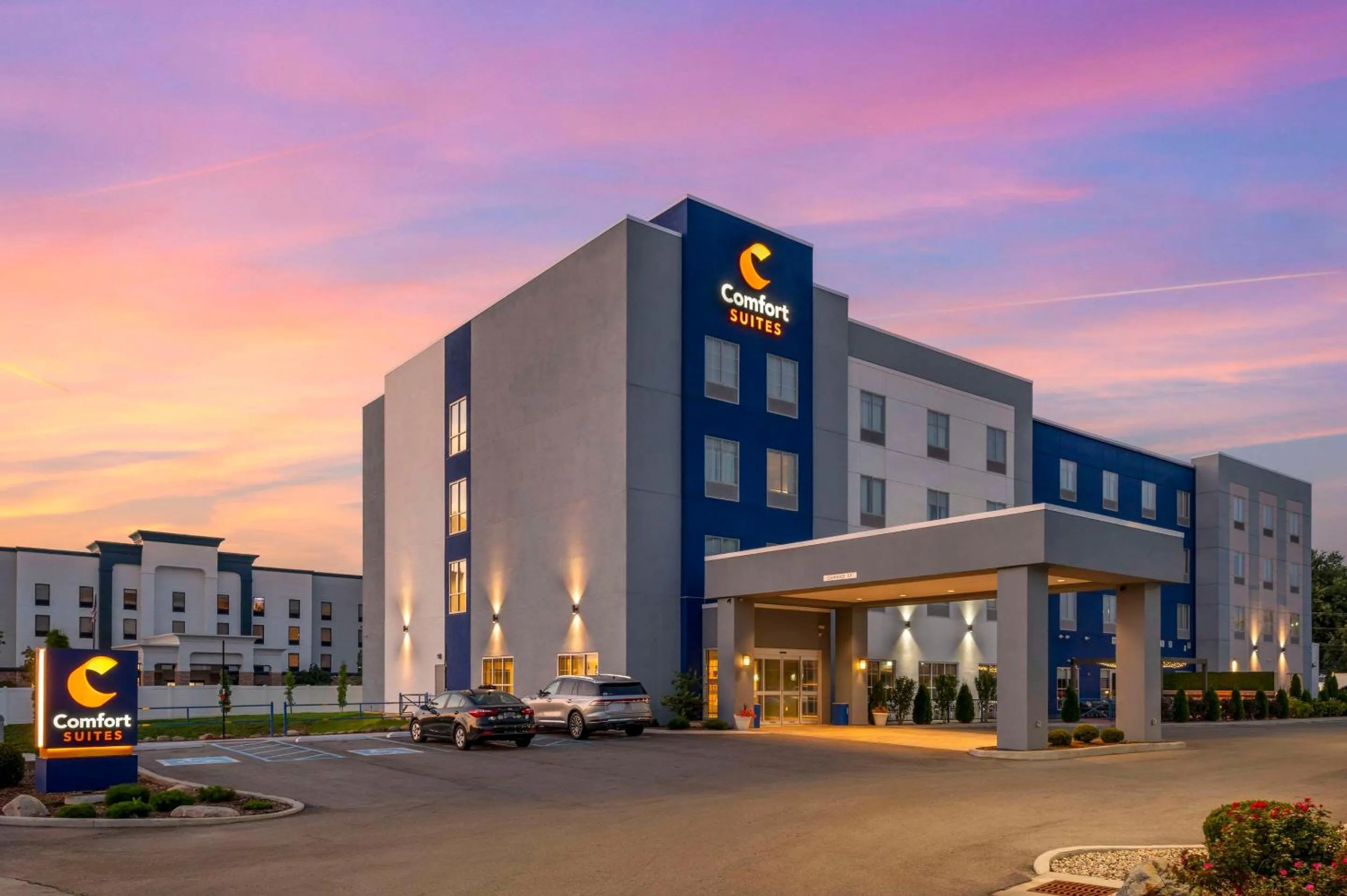 Property building in Comfort Suites