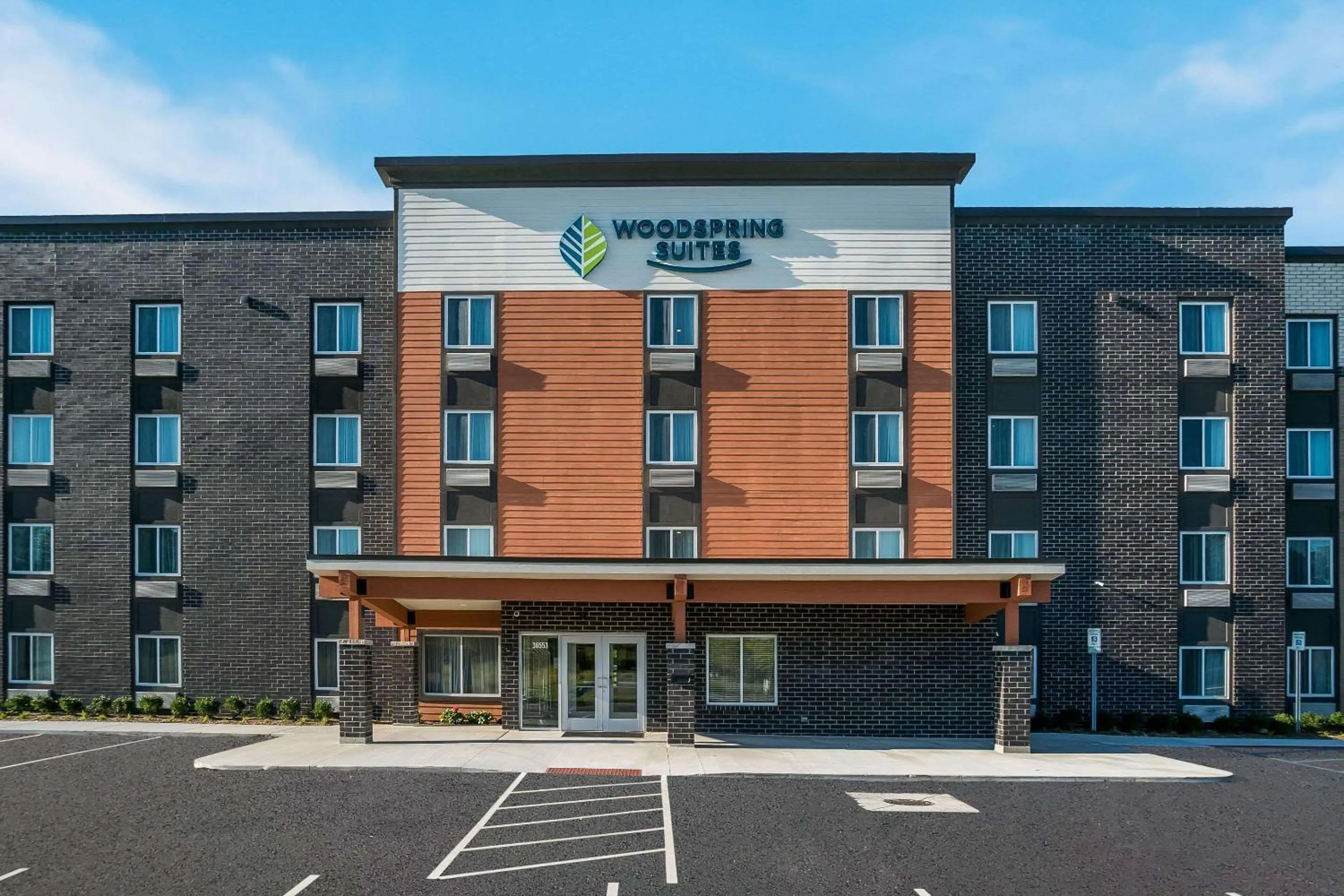 Property building in WoodSpring Suites Detroit Sterling Heights