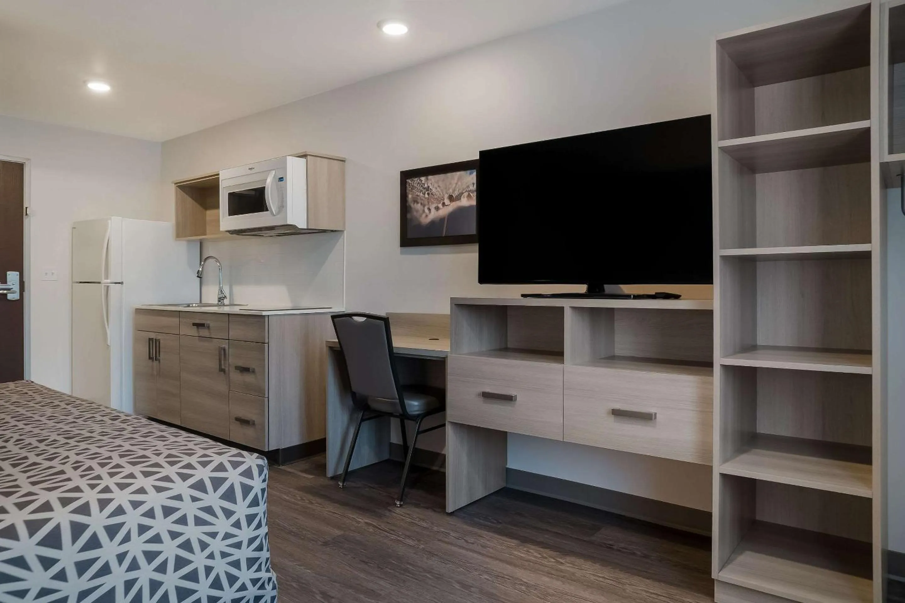 Photo of the whole room, Bed in WoodSpring Suites Detroit Sterling Heights