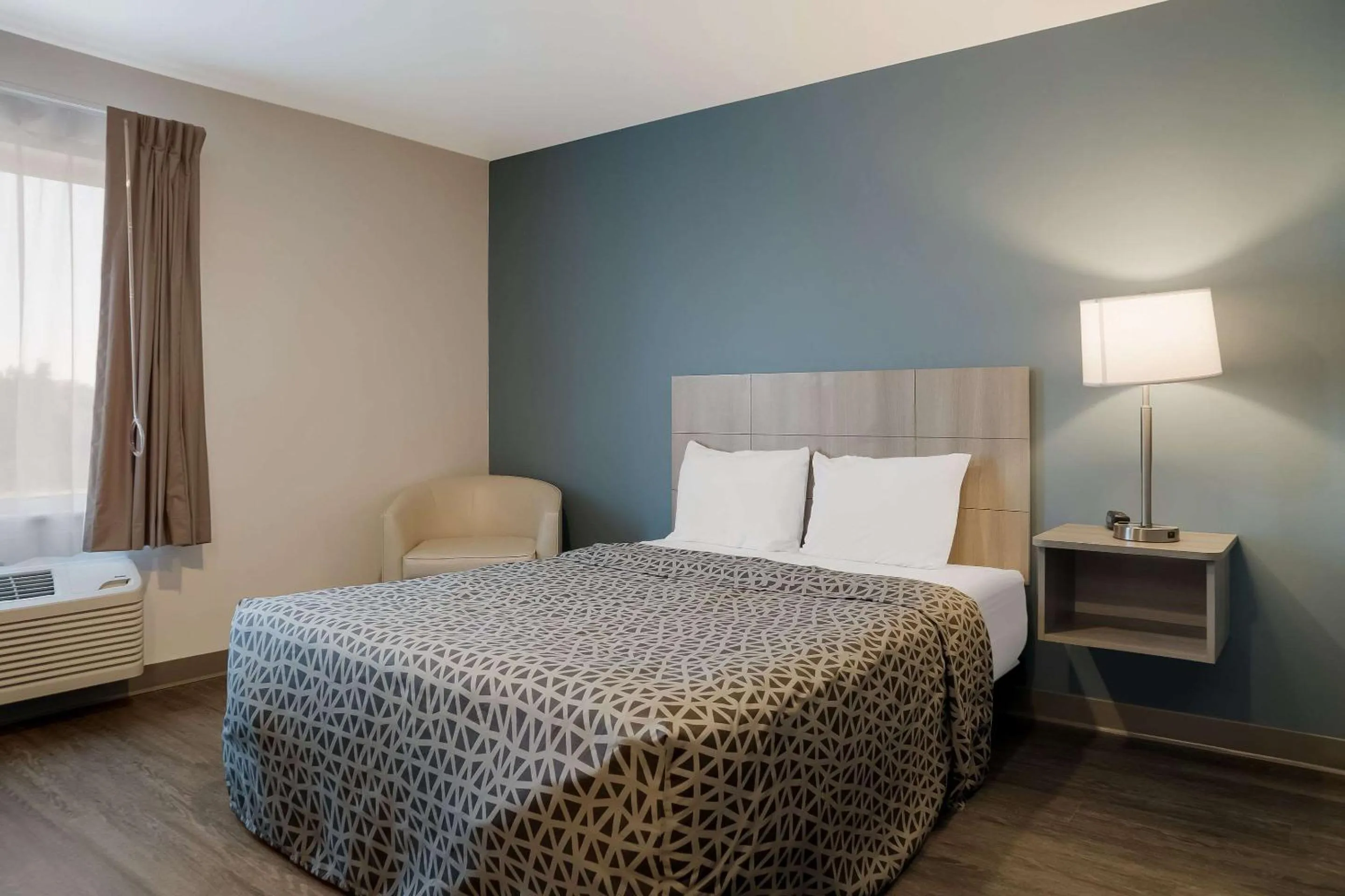 Bedroom, Bed in WoodSpring Suites Detroit Sterling Heights