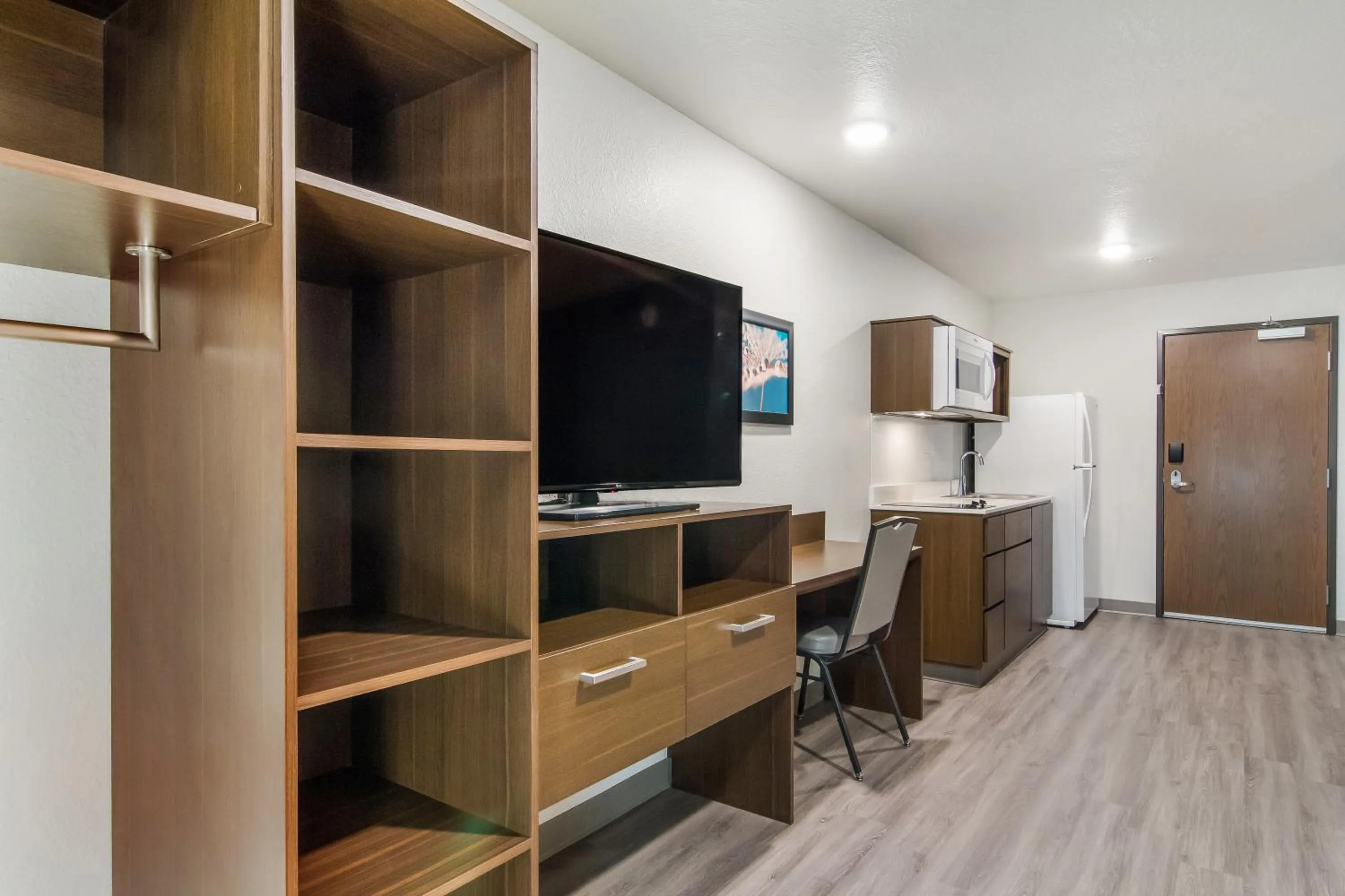 TV and multimedia in WoodSpring Suites Dearborn Detroit