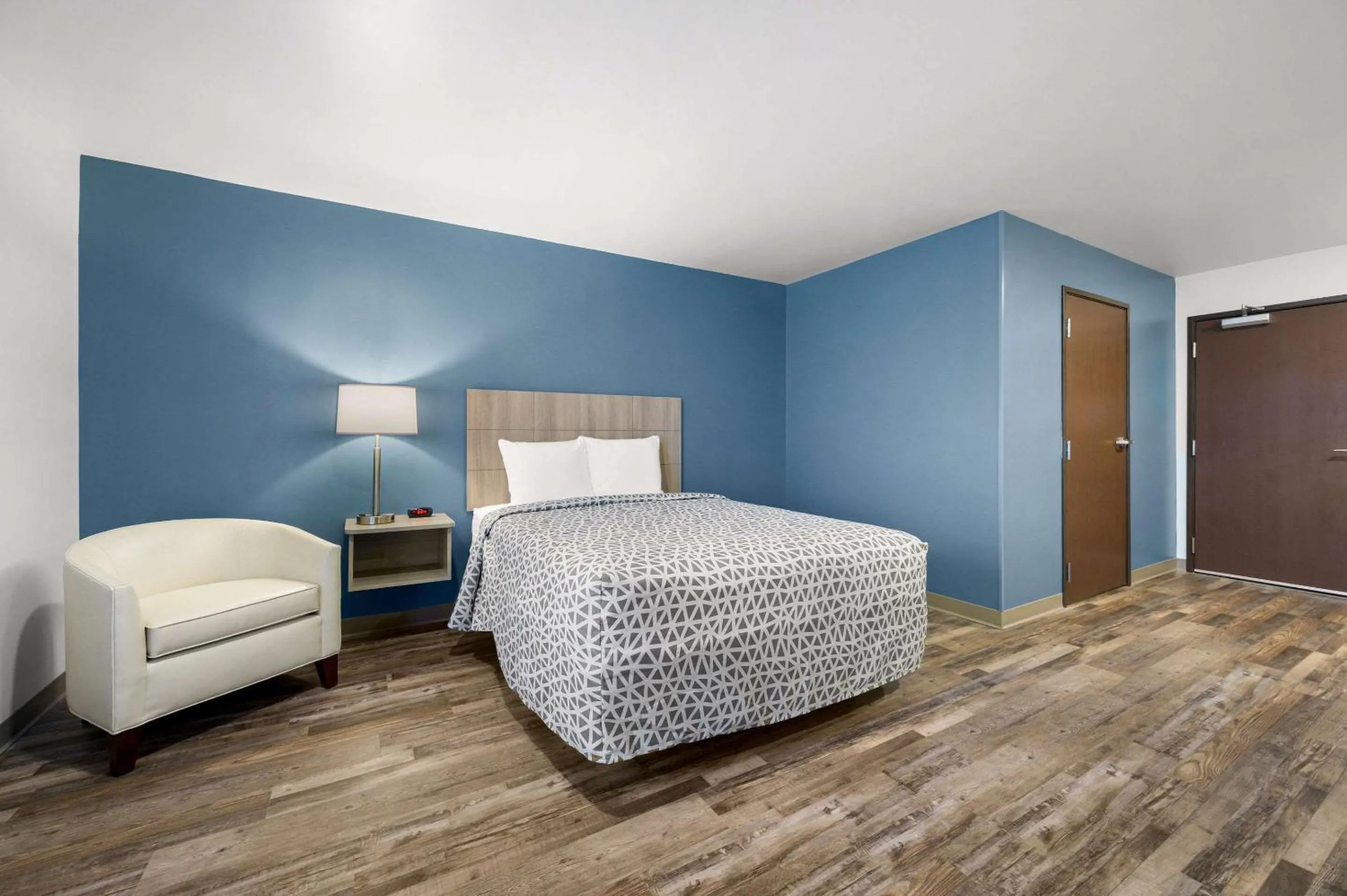 Bed in WoodSpring Suites Dearborn Detroit