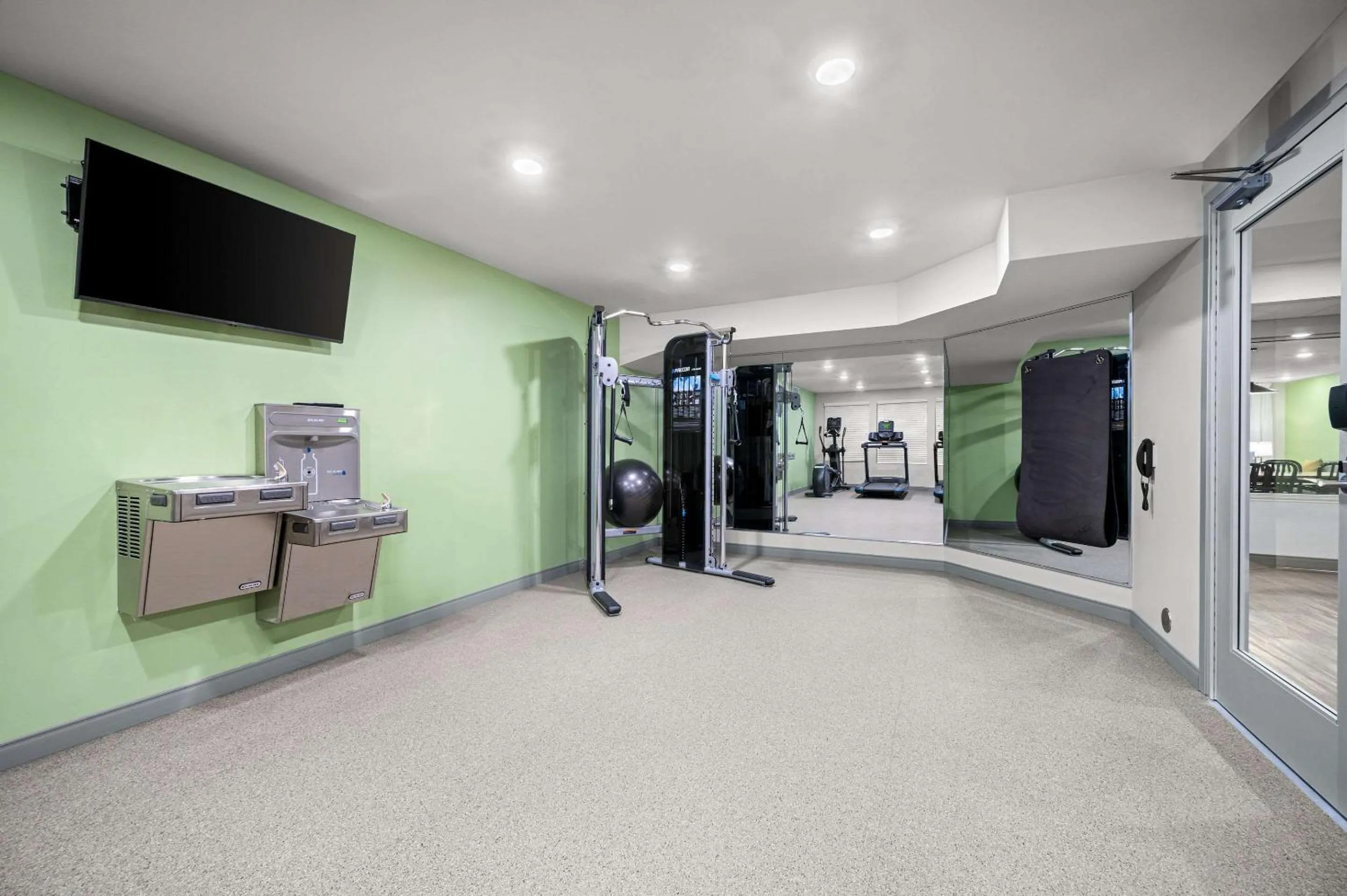 Fitness centre/facilities in WoodSpring Suites Dearborn Detroit