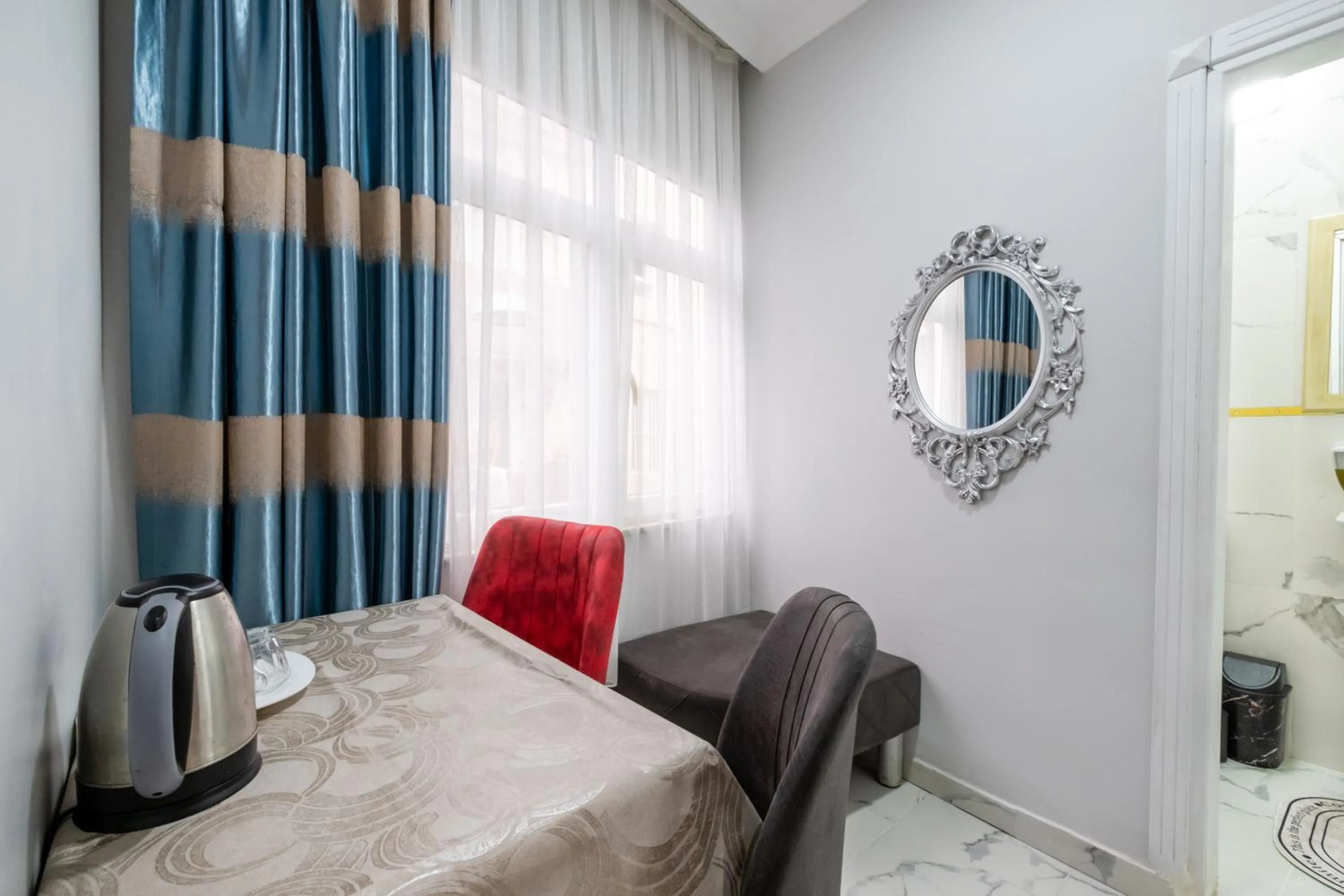 Bathroom, Bed in İSTANBLUE TAKSİM APART HOTEL