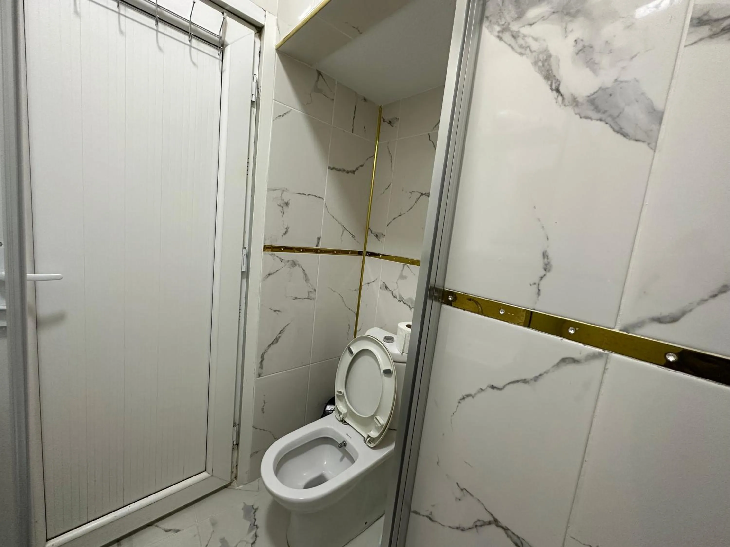 Shower in İSTANBLUE TAKSİM APART HOTEL