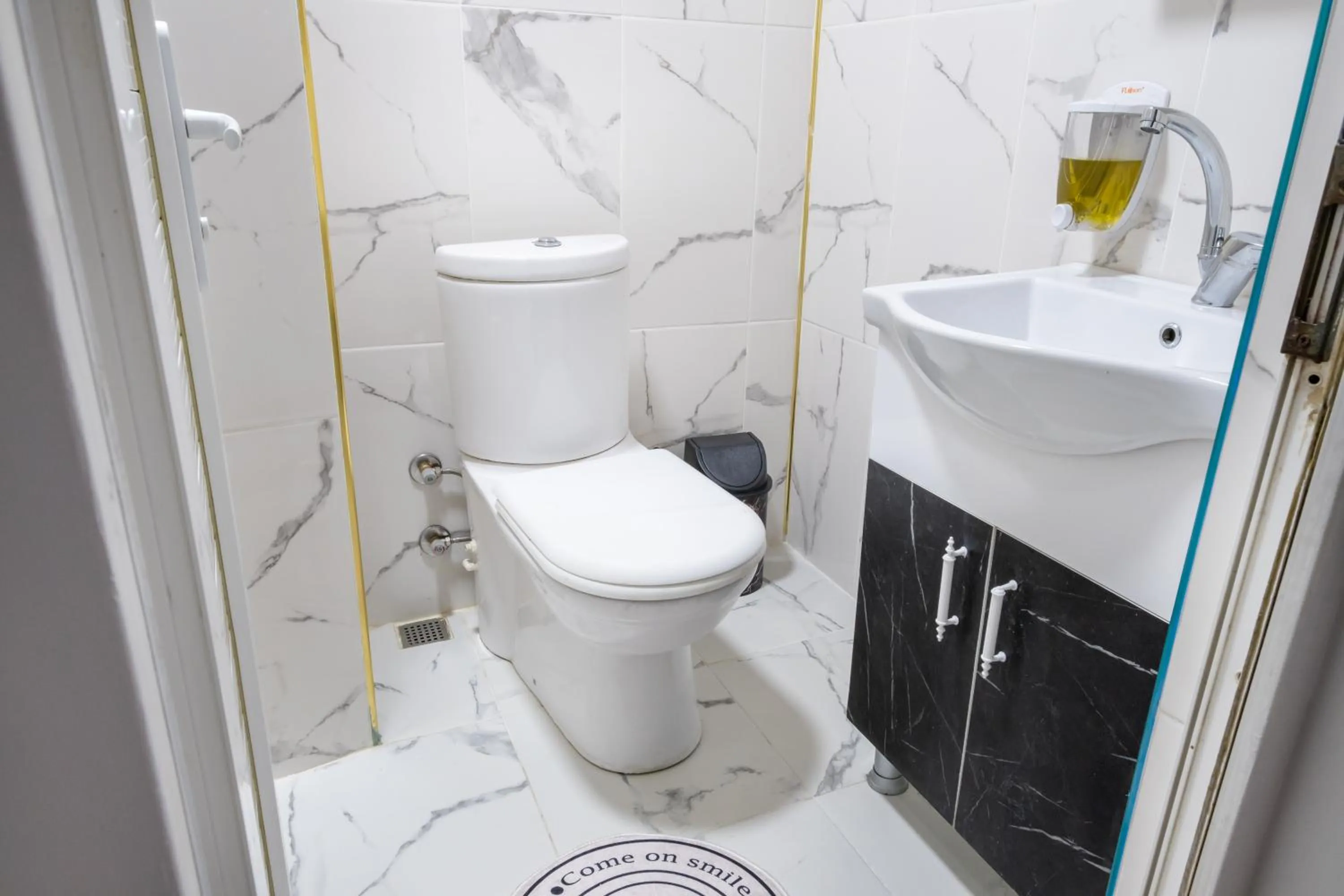 Toilet in İSTANBLUE TAKSİM APART HOTEL