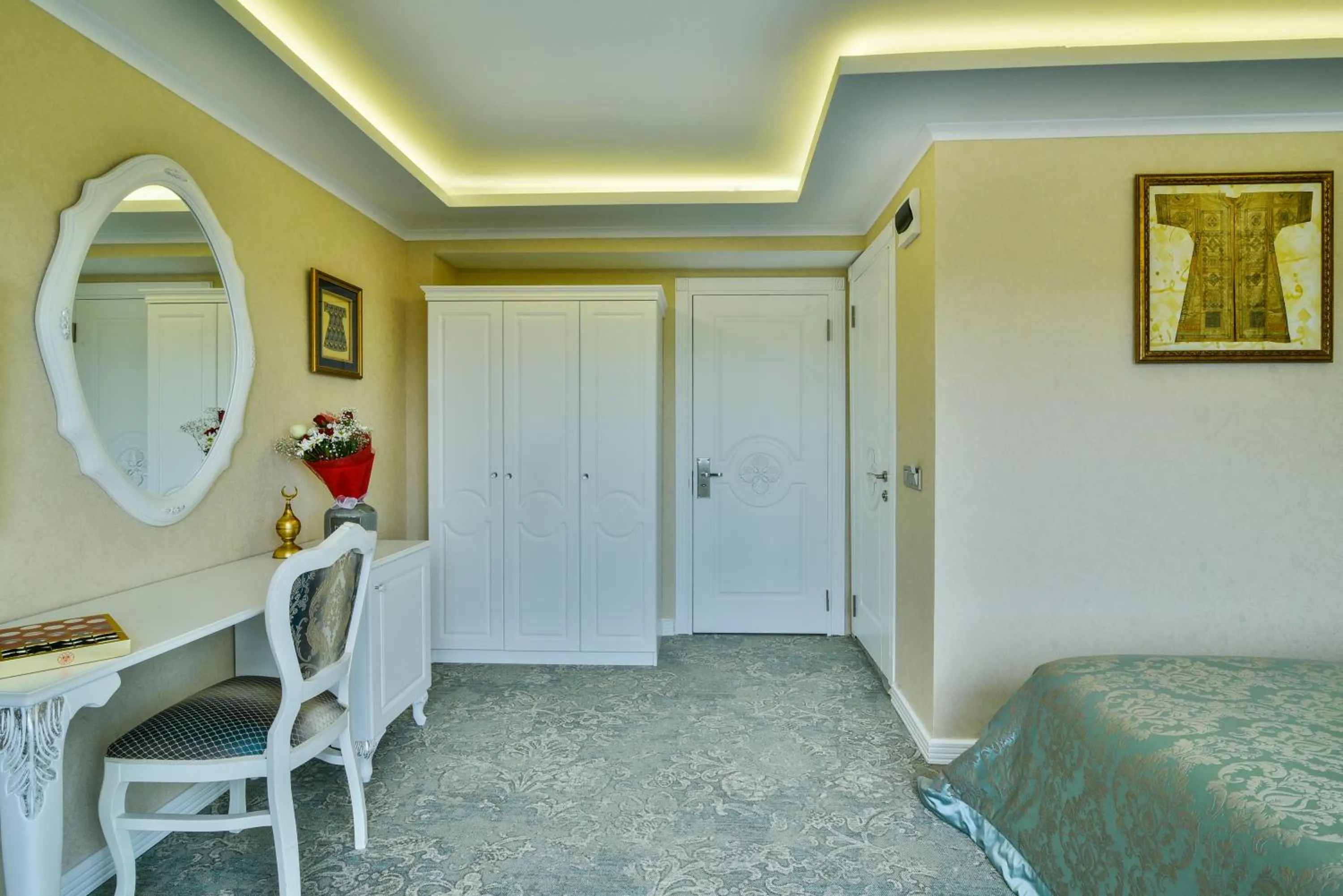 wardrobe in Hotel Bon Hagia Sophia