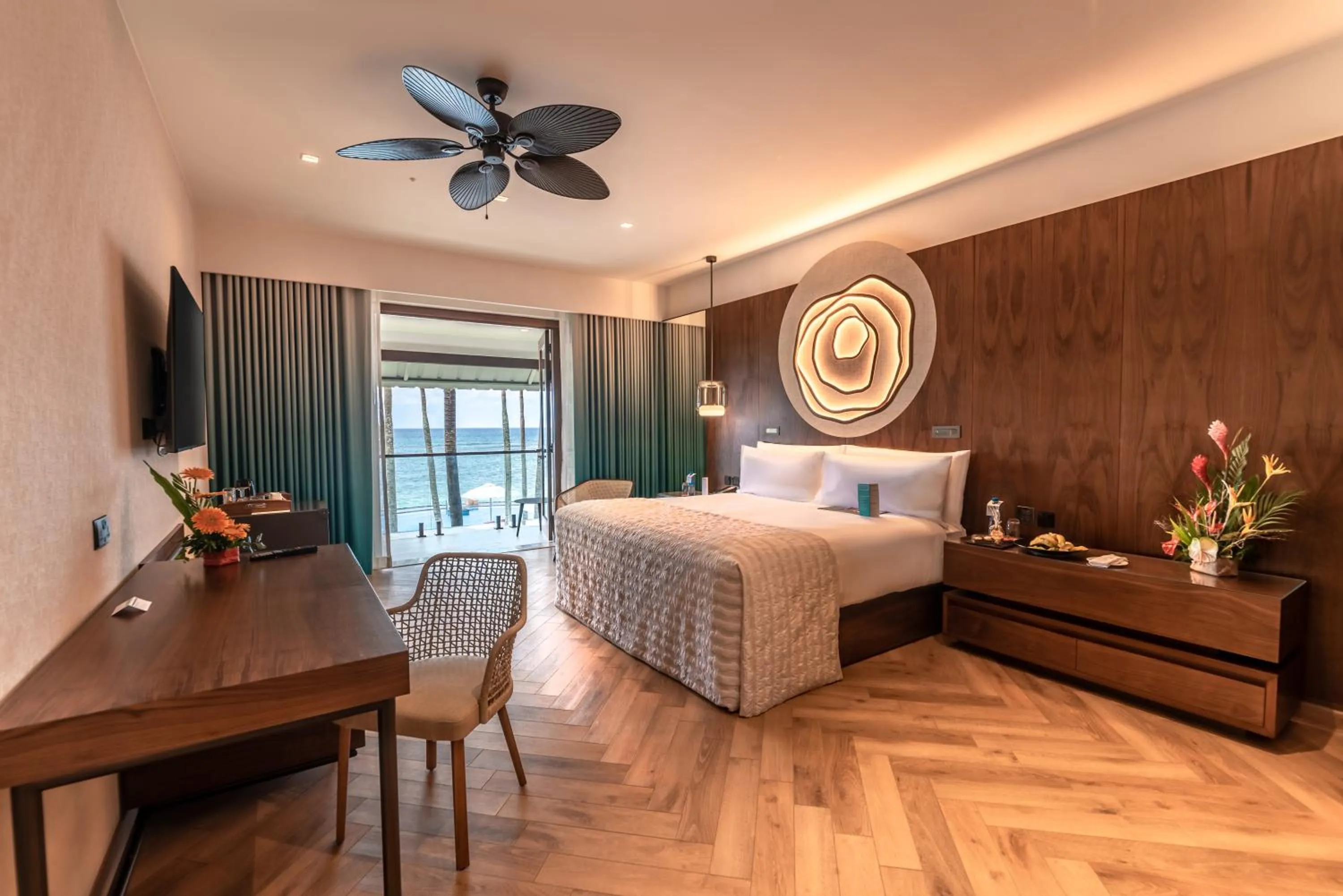 Photo of the whole room, Bed in Le Meridien Ile Maurice