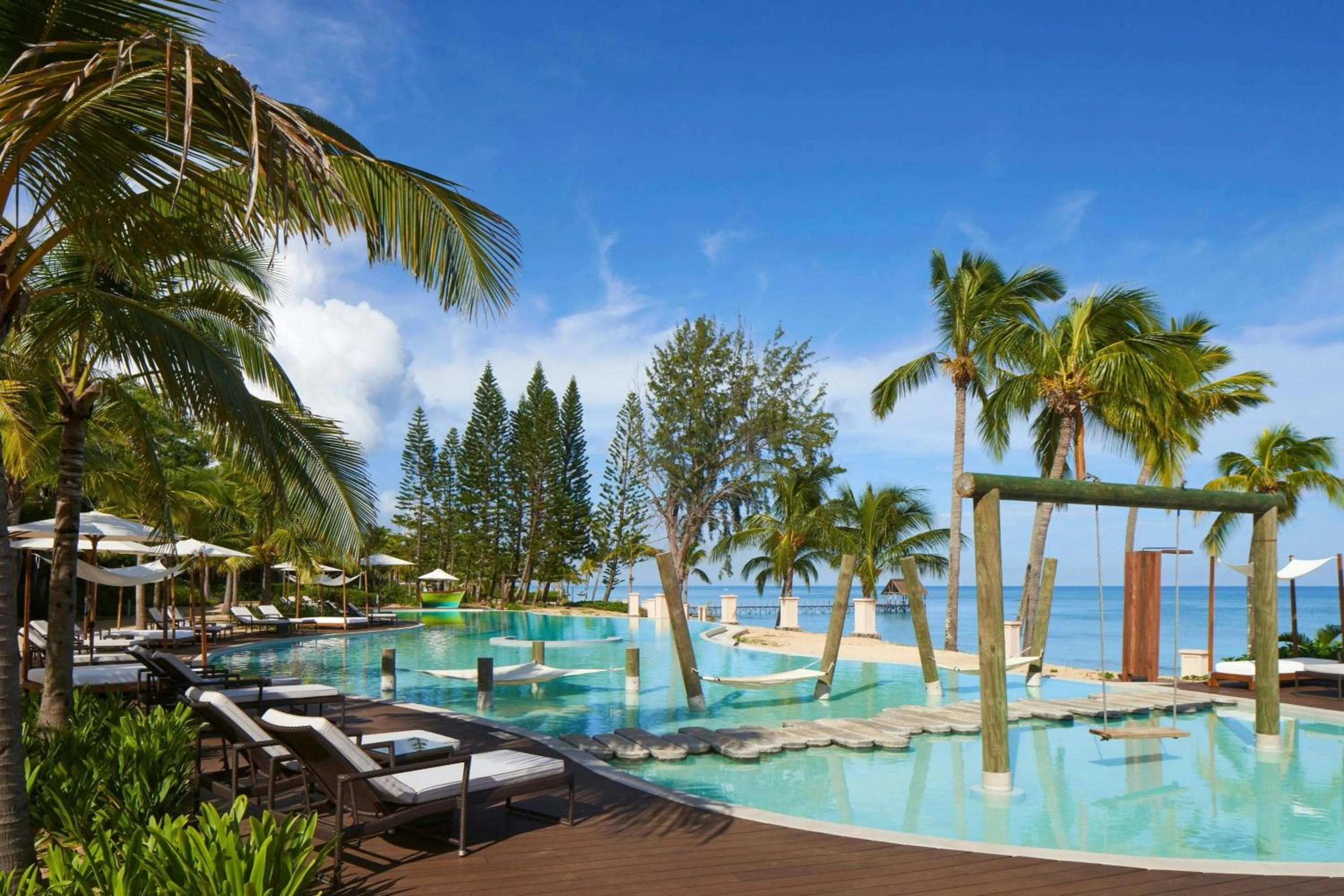 Swimming pool in Le Meridien Ile Maurice