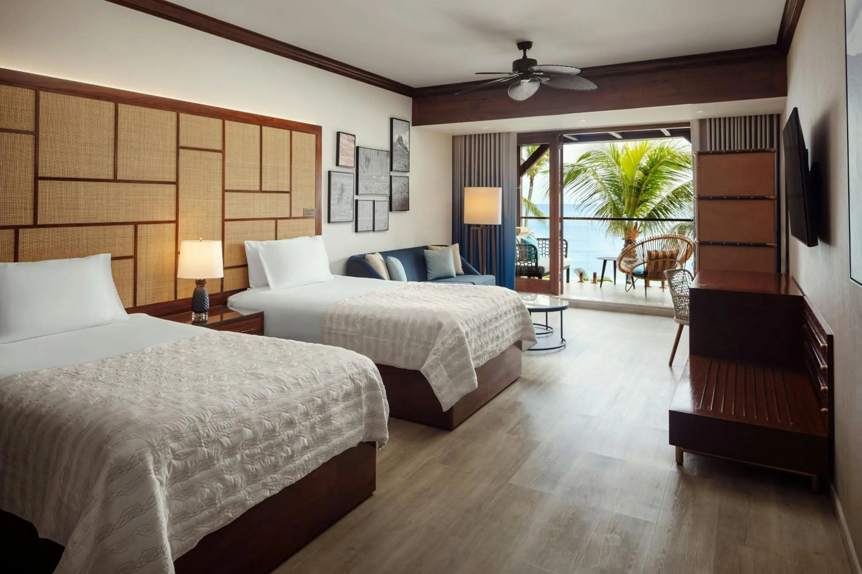 Photo of the whole room, Bed in Le Meridien Ile Maurice