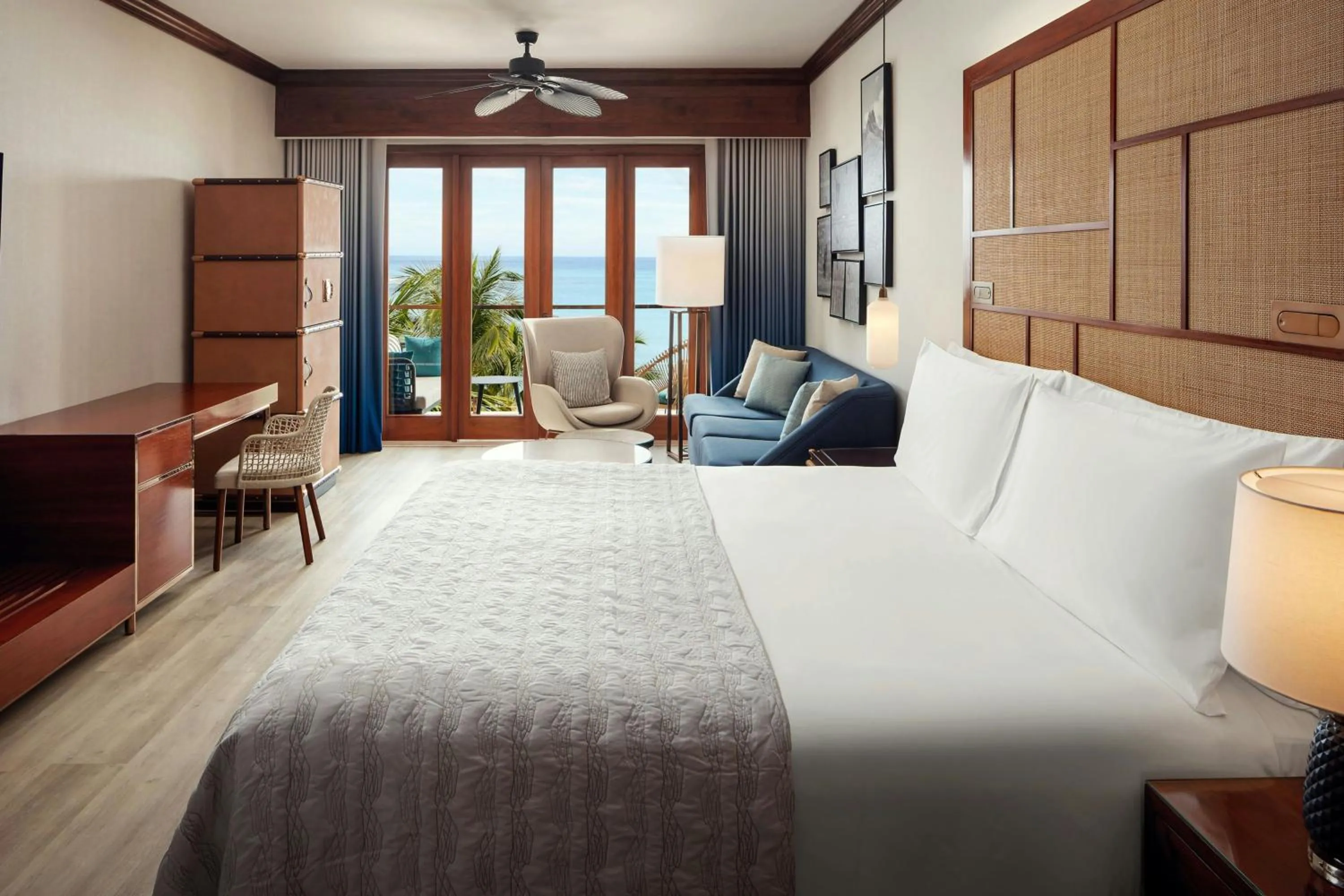 Photo of the whole room, Bed in Le Meridien Ile Maurice