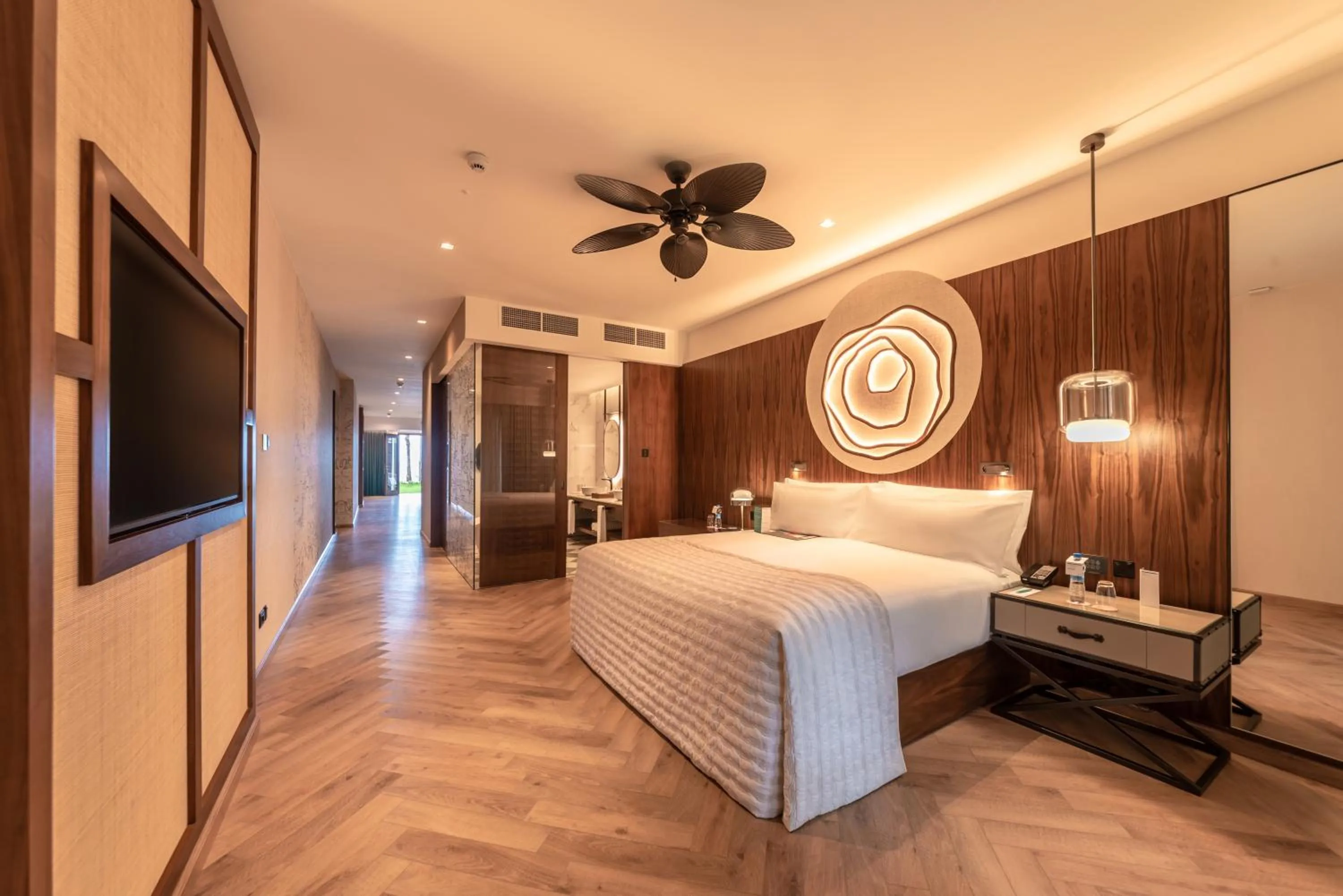 Bedroom, Bed in Le Meridien Ile Maurice