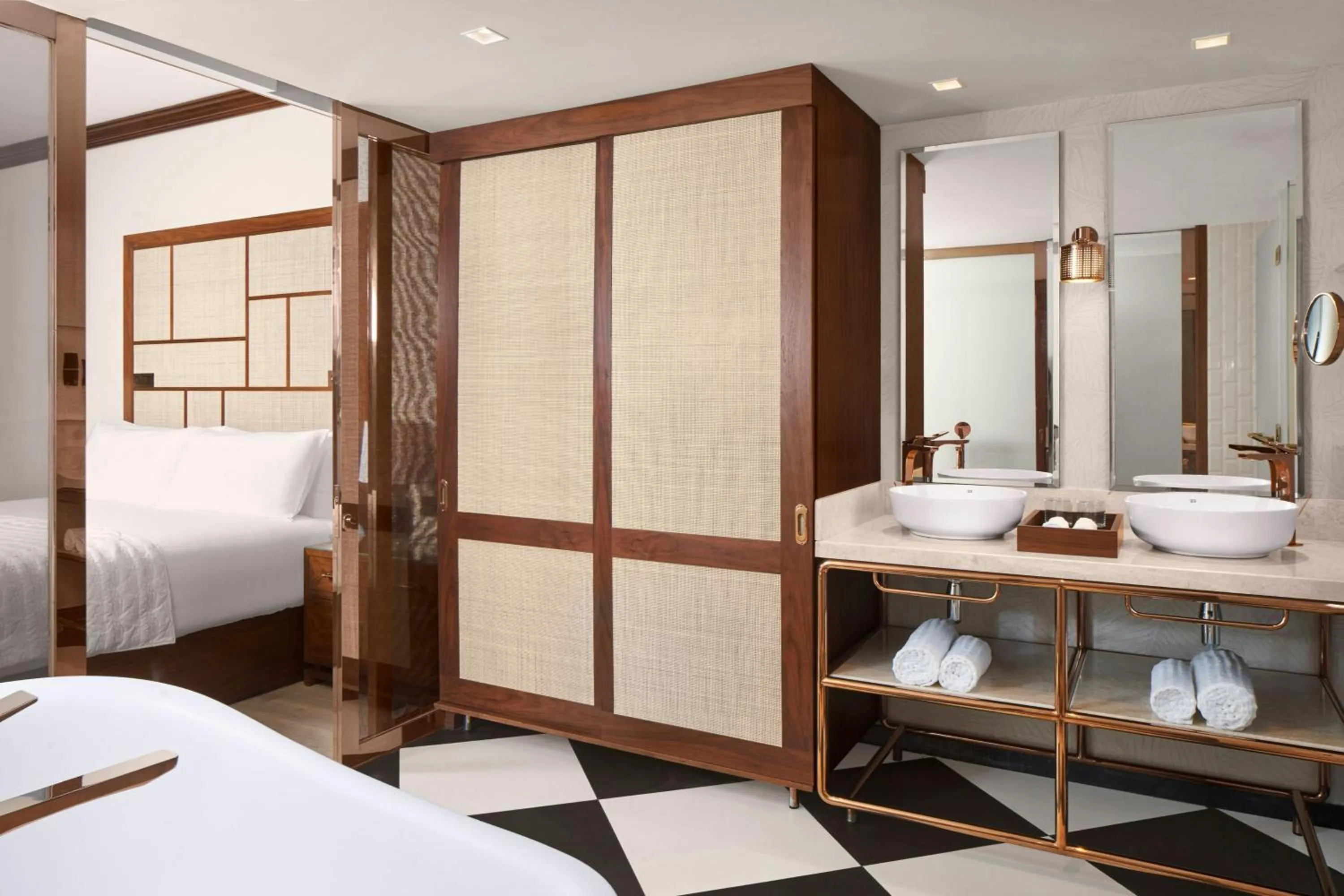 Bathroom, Bed in Le Meridien Ile Maurice