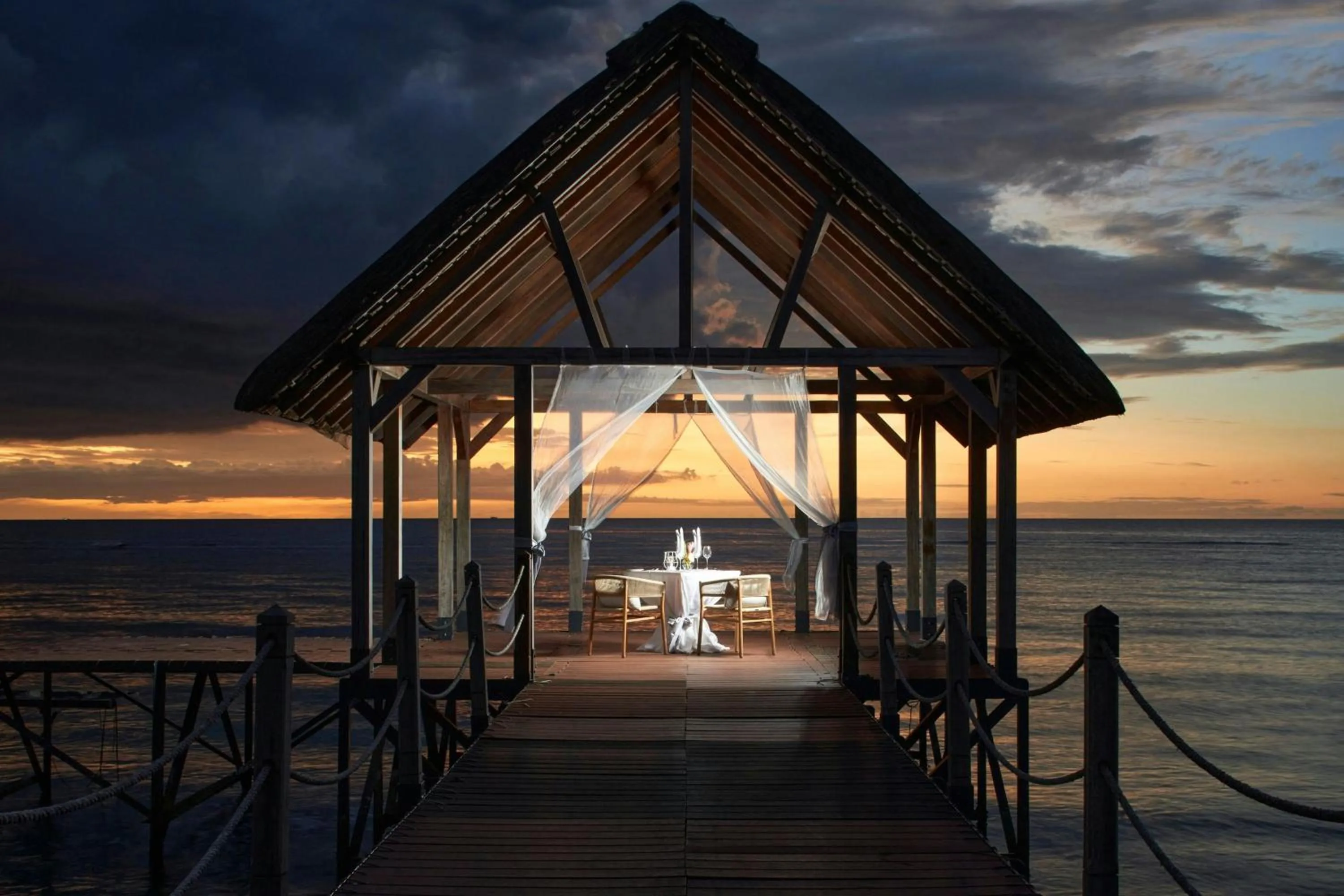 Restaurant/places to eat in Le Meridien Ile Maurice