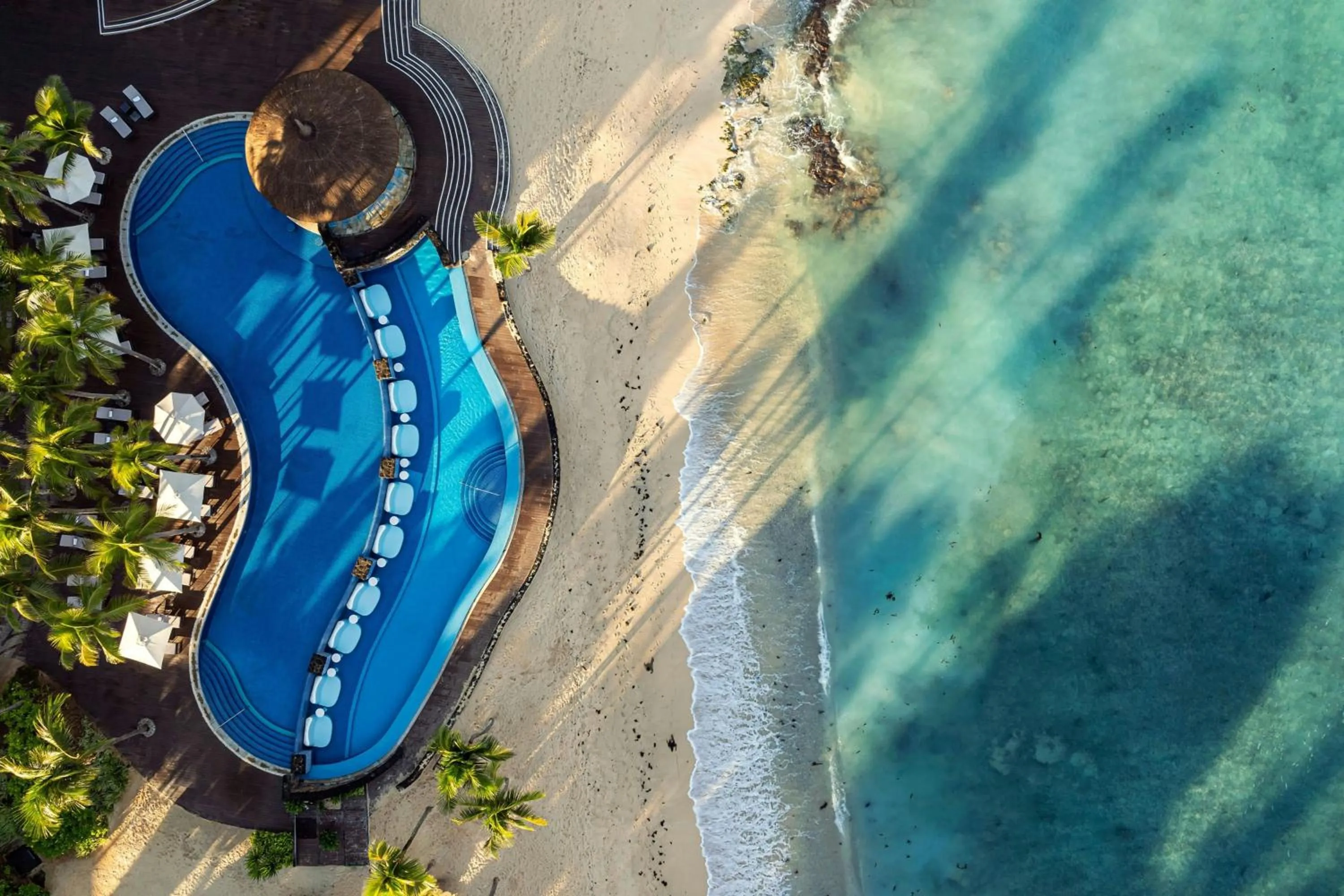 Swimming pool in Le Meridien Ile Maurice